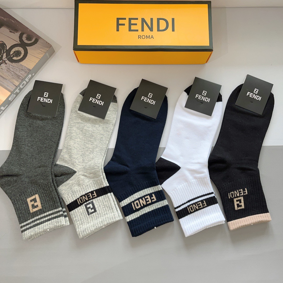 配包装（一盒5双） FENDI 芬迪新款中筒男款袜子，纯棉面料，潮人必备 ，经典双Flogo 个性时尚百