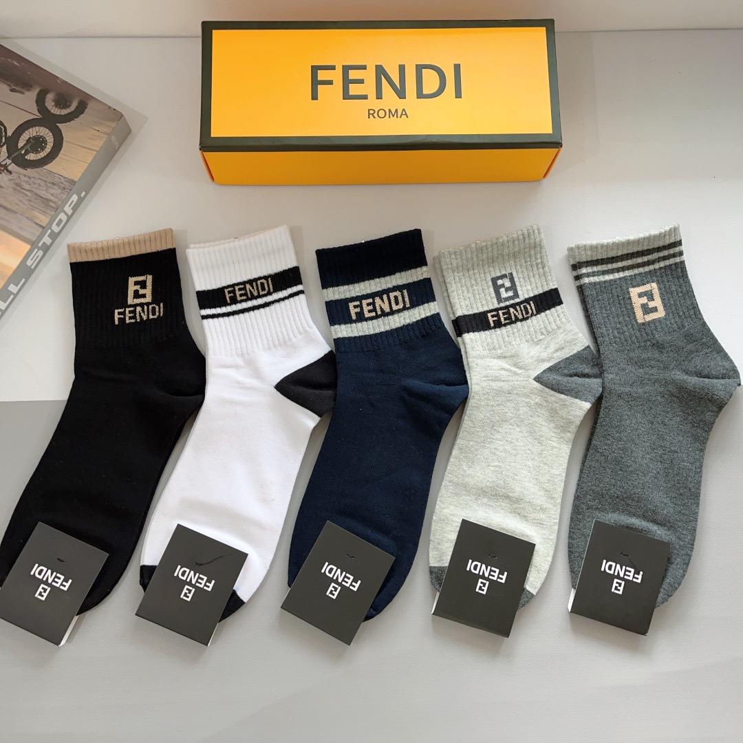 配包装（一盒5双） FENDI 芬迪新款中筒男款袜子，纯棉面料，潮人必备 ，经典双Flogo 个性时尚百