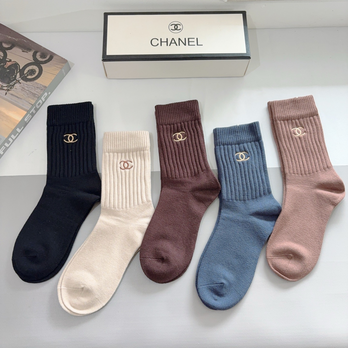 配包装【一盒5双】CHANEL （香奈儿）高版本羊绒刺绣长筒袜子🔥潮人必不可少的时尚专柜代购长筒袜子 ，