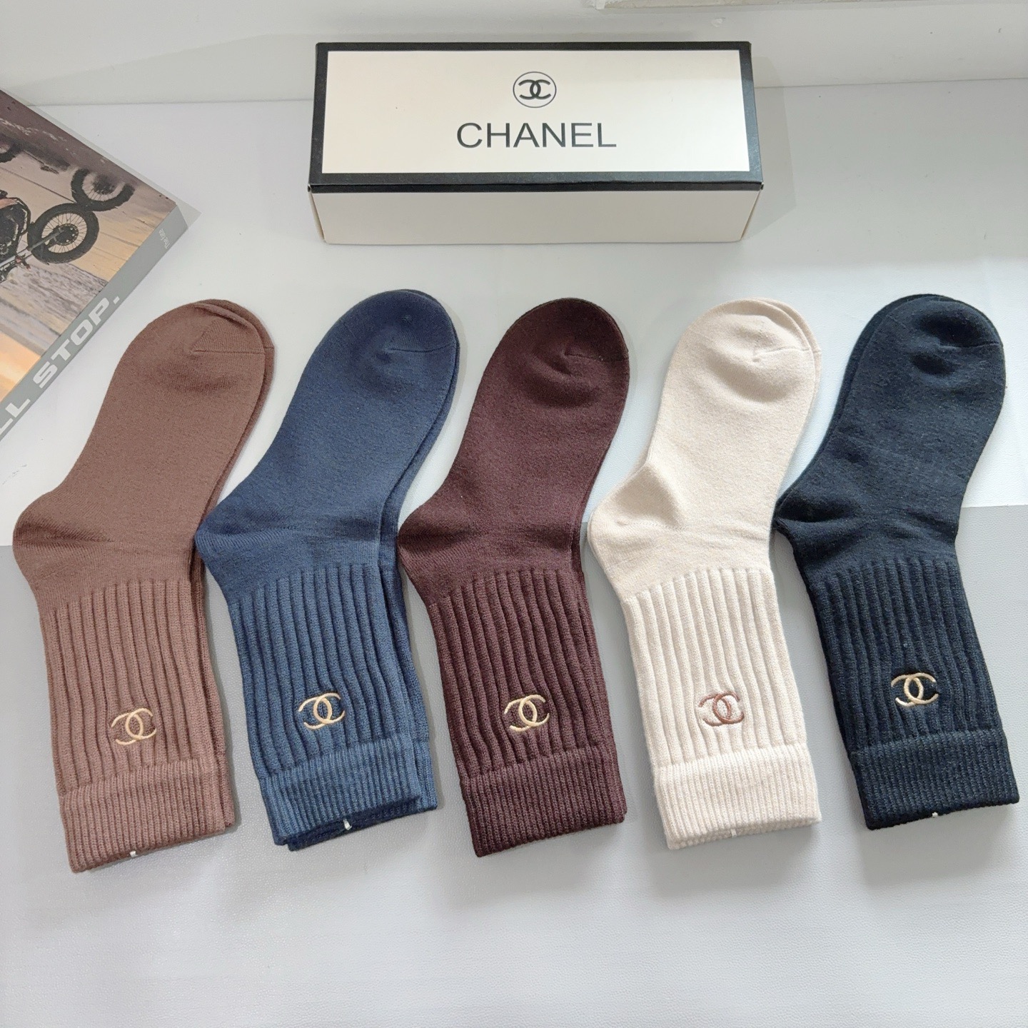 配包装【一盒5双】CHANEL （香奈儿）高版本羊绒刺绣长筒袜子🔥潮人必不可少的时尚专柜代购长筒袜子 ，