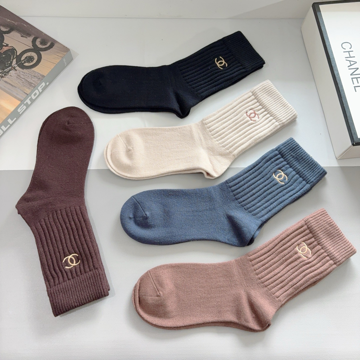 配包装【一盒5双】CHANEL （香奈儿）高版本羊绒刺绣长筒袜子🔥潮人必不可少的时尚专柜代购长筒袜子 ，