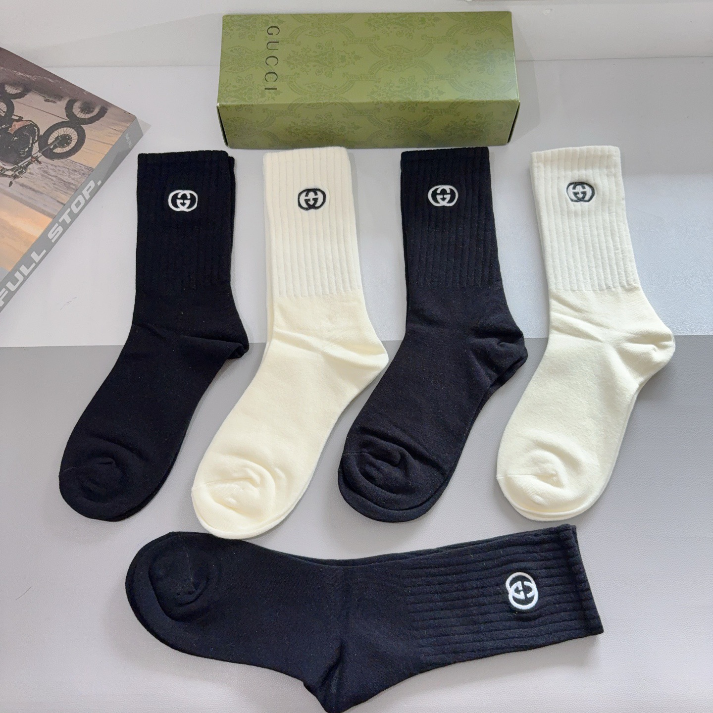 配包装（一盒5双）Gucci 古奇 新款长筒刺绣纯棉面料，专柜同步长筒袜子，💛大牌出街，潮人必备🔥超好搭