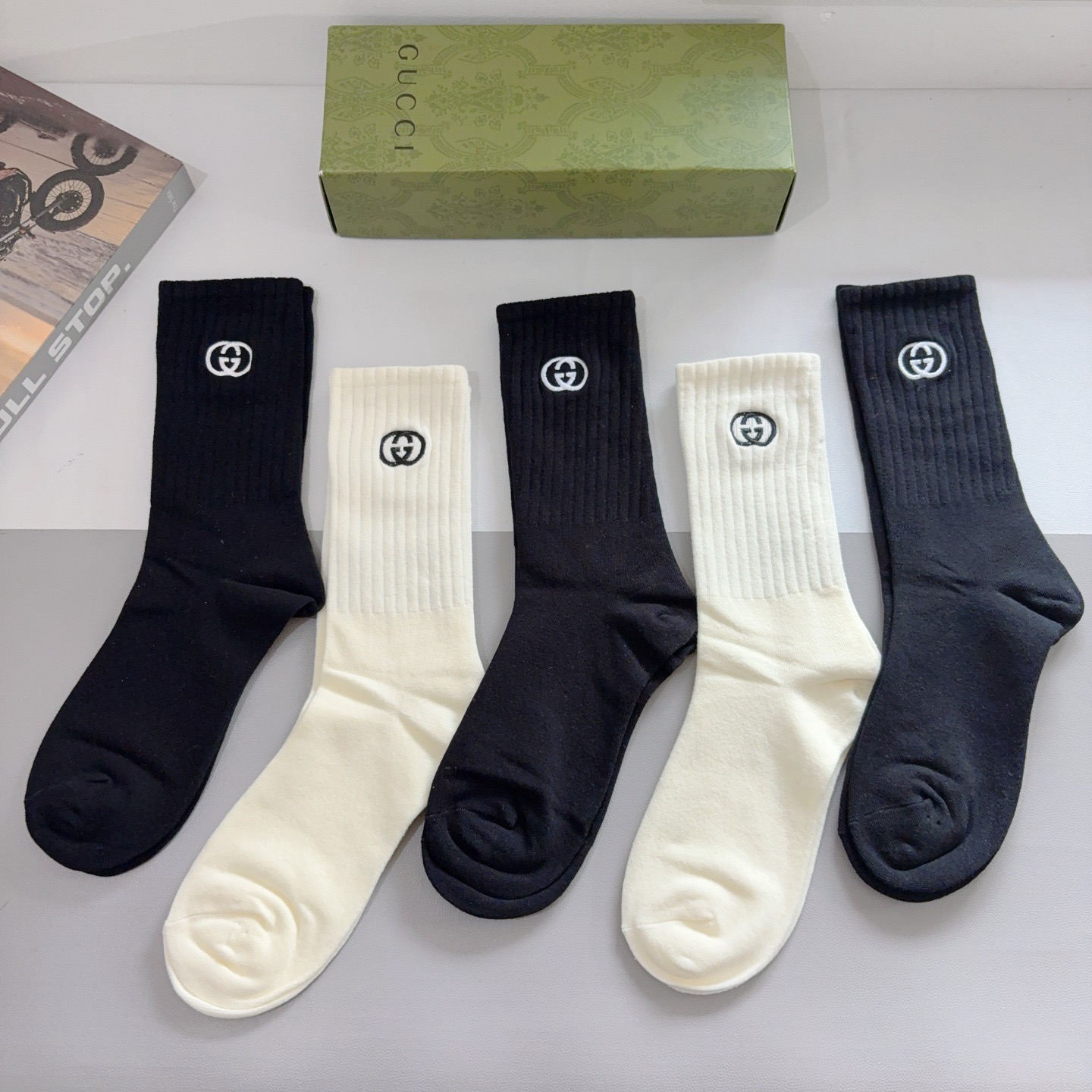 配包装（一盒5双）Gucci 古奇 新款长筒刺绣纯棉面料，专柜同步长筒袜子，💛大牌出街，潮人必备🔥超好搭