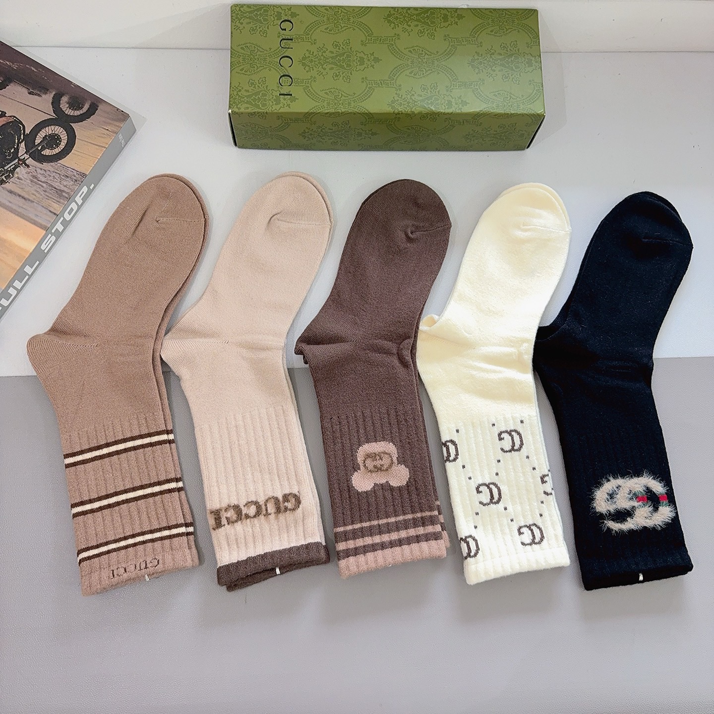 配包装（一盒5双）Gucci 古奇经典长筒袜子、高版本兔绒材质 ，经典双G图案logo，大牌出街，潮人必