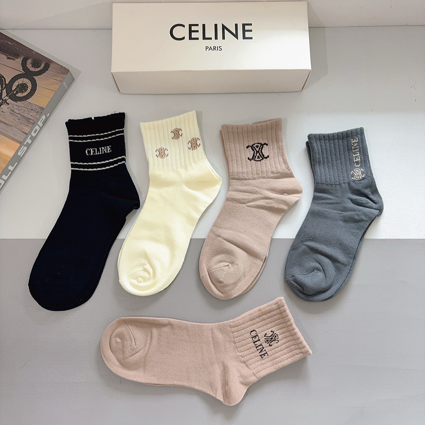 配包装（一盒5双）CELINE 赛琳 新款船袜！纯棉面料，专柜同步中筒袜子，💛大牌出街，潮人必备🔥超好搭