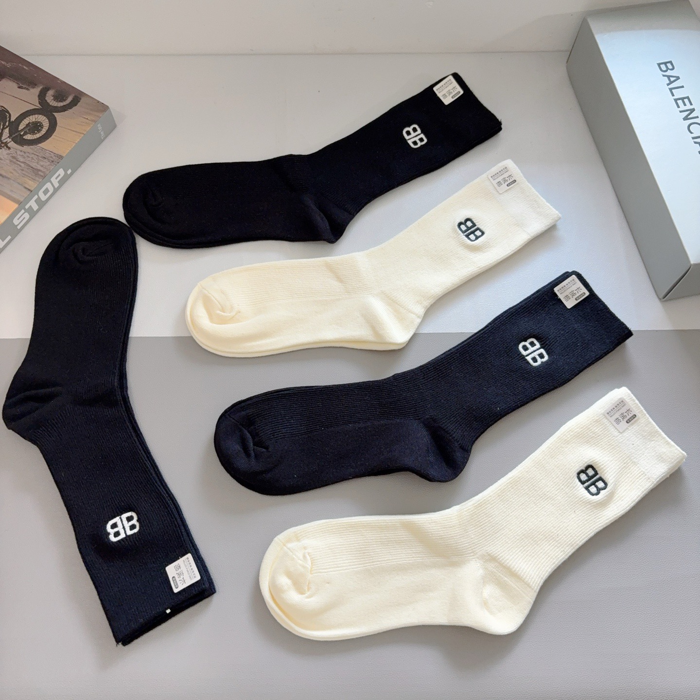 配包装【一盒5双】BALENCIAGA （巴黎世家）高版本双针长绒棉长筒袜子🔥柔软百搭休闲款！