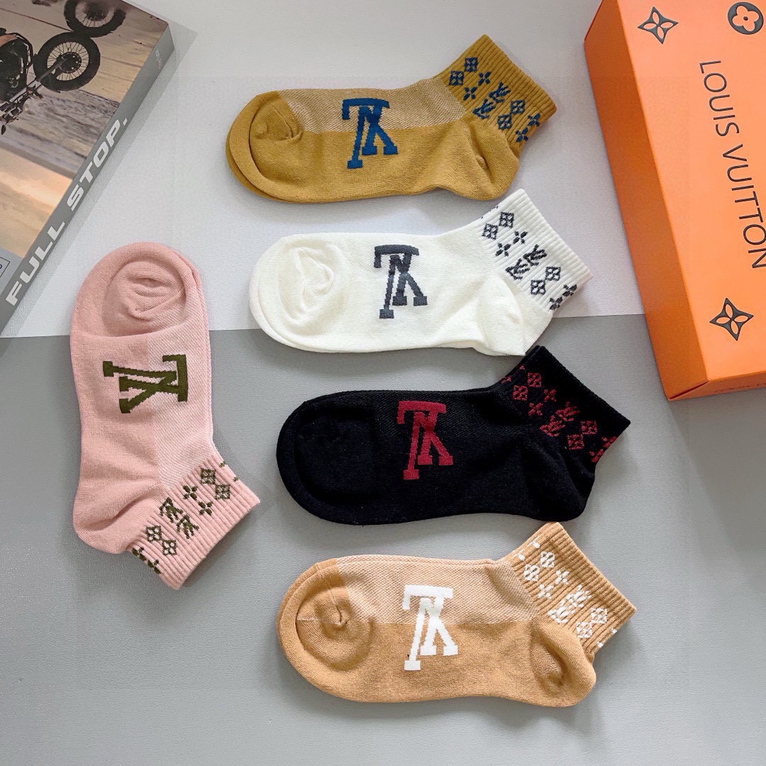 配包装（一盒5双） 🌟 LV 路易威登 超火爆小单品，纯棉面料，潮人必备 爆款，经典字母logo中筒袜，