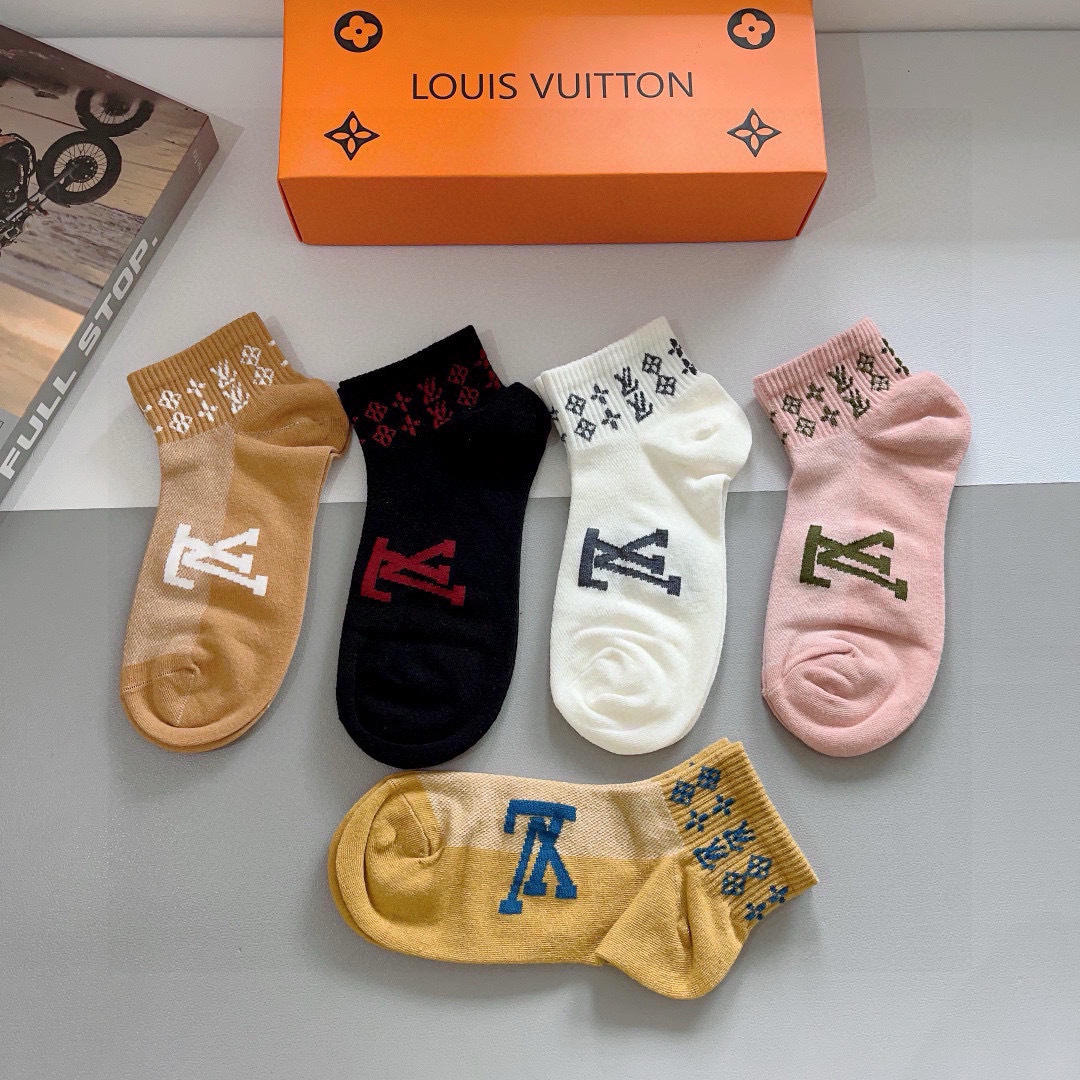 配包装（一盒5双） 🌟 LV 路易威登 超火爆小单品，纯棉面料，潮人必备 爆款，经典字母logo中筒袜，