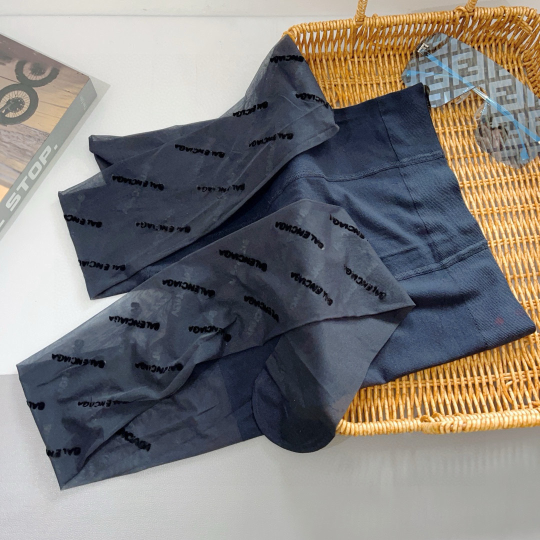 配包装【一盒1双】🌟Balenciaga 巴黎世家经典植绒字母丝袜 🌟欧美大牌丝袜🔥一比一高版本制作，可