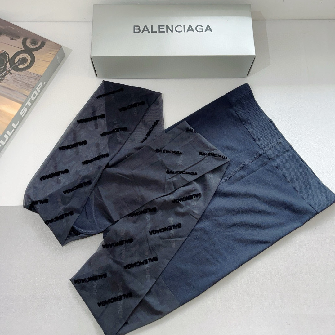 配包装【一盒1双】🌟Balenciaga 巴黎世家经典植绒字母丝袜 🌟欧美大牌丝袜🔥一比一高版本制作，可