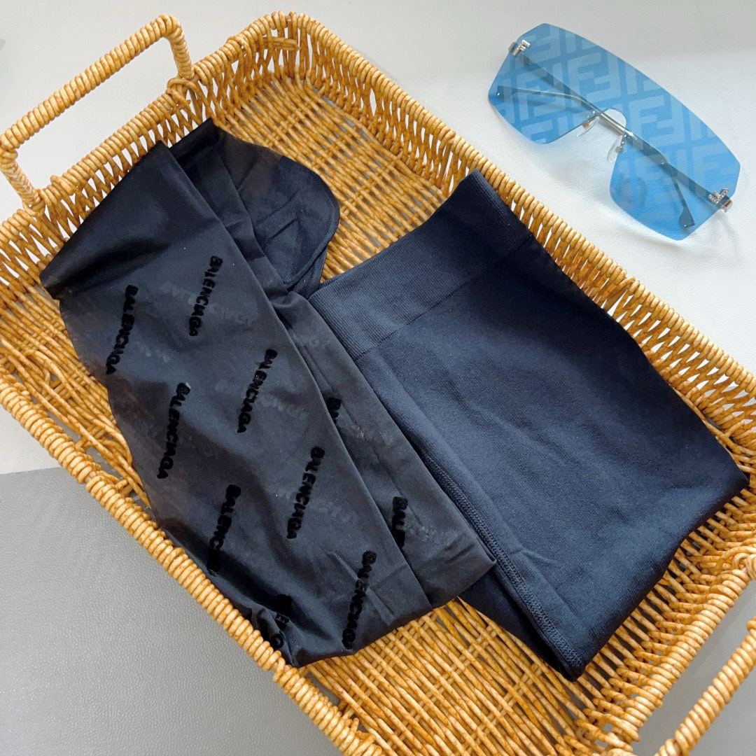 配包装【一盒1双】🌟Balenciaga 巴黎世家经典植绒字母丝袜 🌟欧美大牌丝袜🔥一比一高版本制作，可