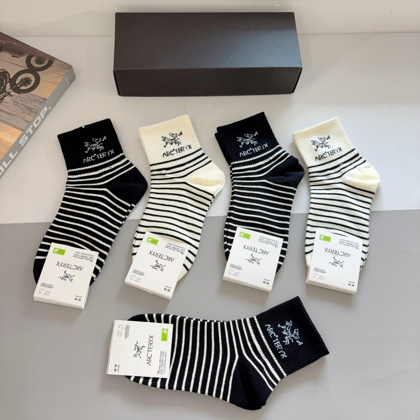 配包装（一盒5双）ARC·TERYX（始祖鸟）新款中筒袜子❗️高版本纯棉质地柔软，经典图案logo，网红