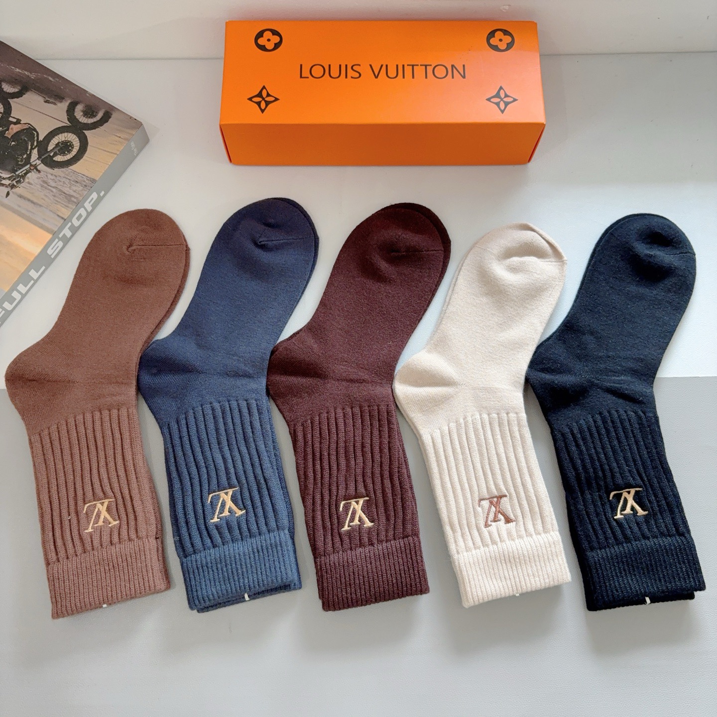 配包装【一盒5双】LV （路易威登）高版本羊绒刺绣长筒袜子🔥潮人必不可少的时尚专柜代购长筒袜子 ，超好搭