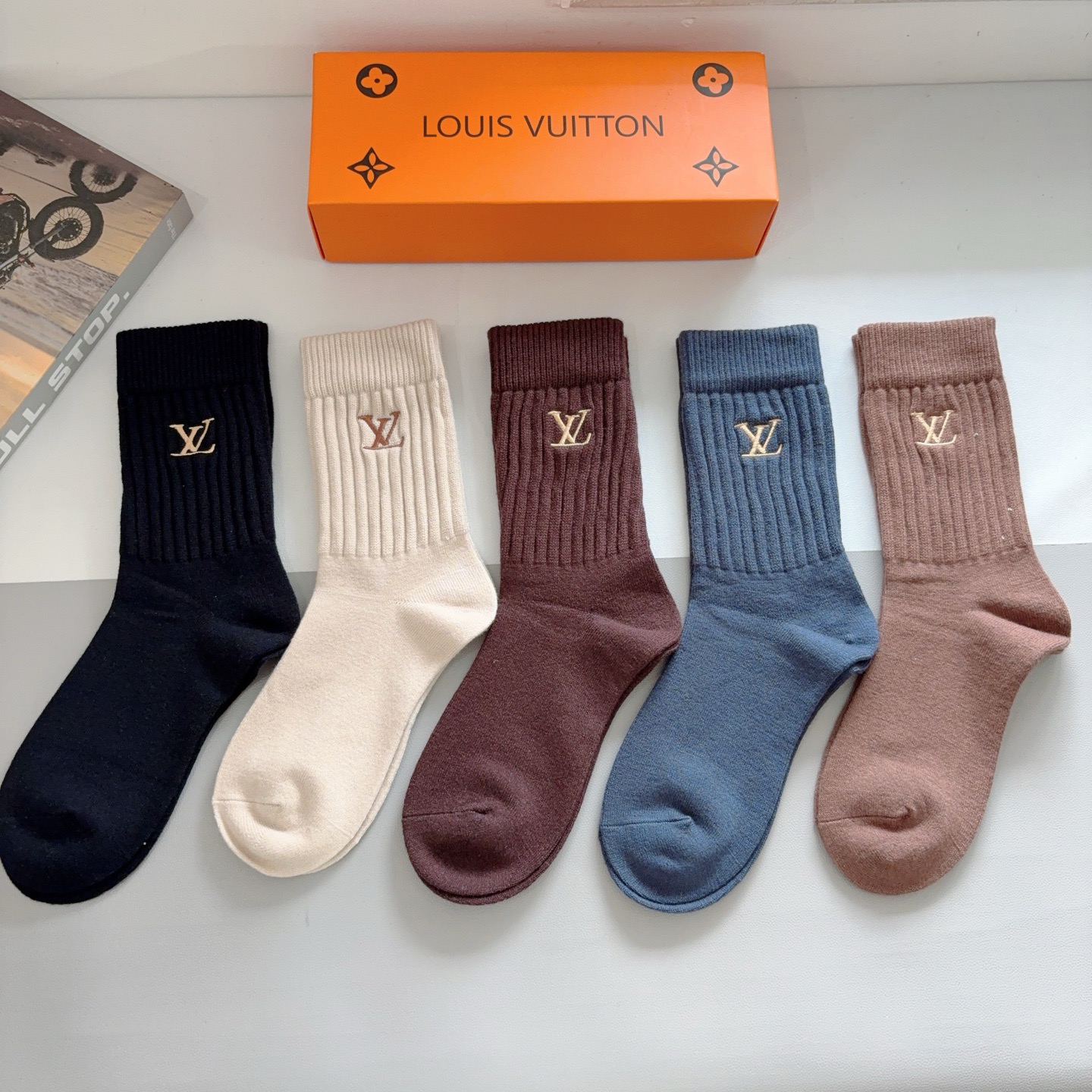 配包装【一盒5双】LV （路易威登）高版本羊绒刺绣长筒袜子🔥潮人必不可少的时尚专柜代购长筒袜子 ，超好搭