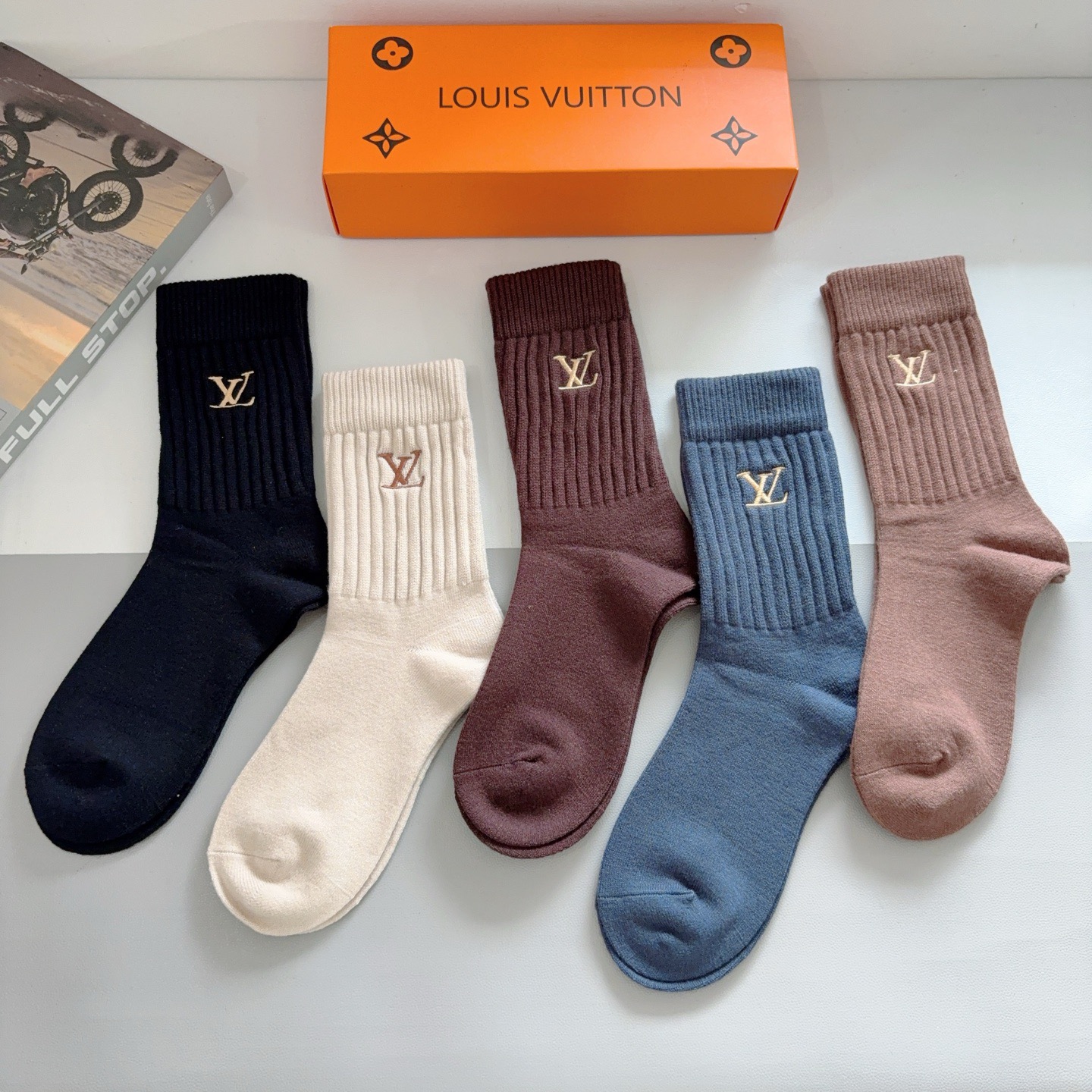 配包装【一盒5双】LV （路易威登）高版本羊绒刺绣长筒袜子🔥潮人必不可少的时尚专柜代购长筒袜子 ，超好搭