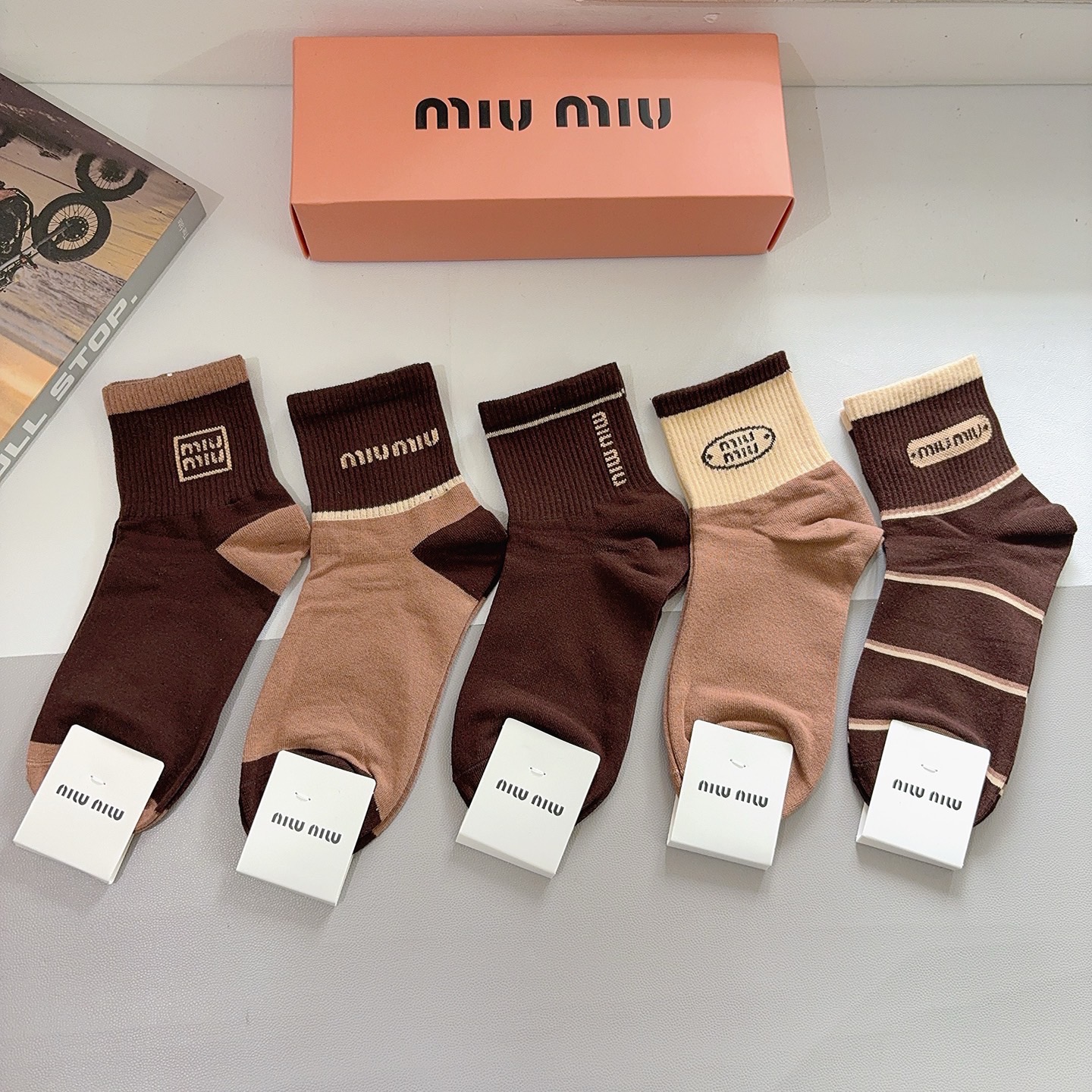 配包装【一盒5双】miumiu · 缪缪 高品质🔥超级爆款网红中筒袜子❗️ins明星网红推荐❗️火爆至极