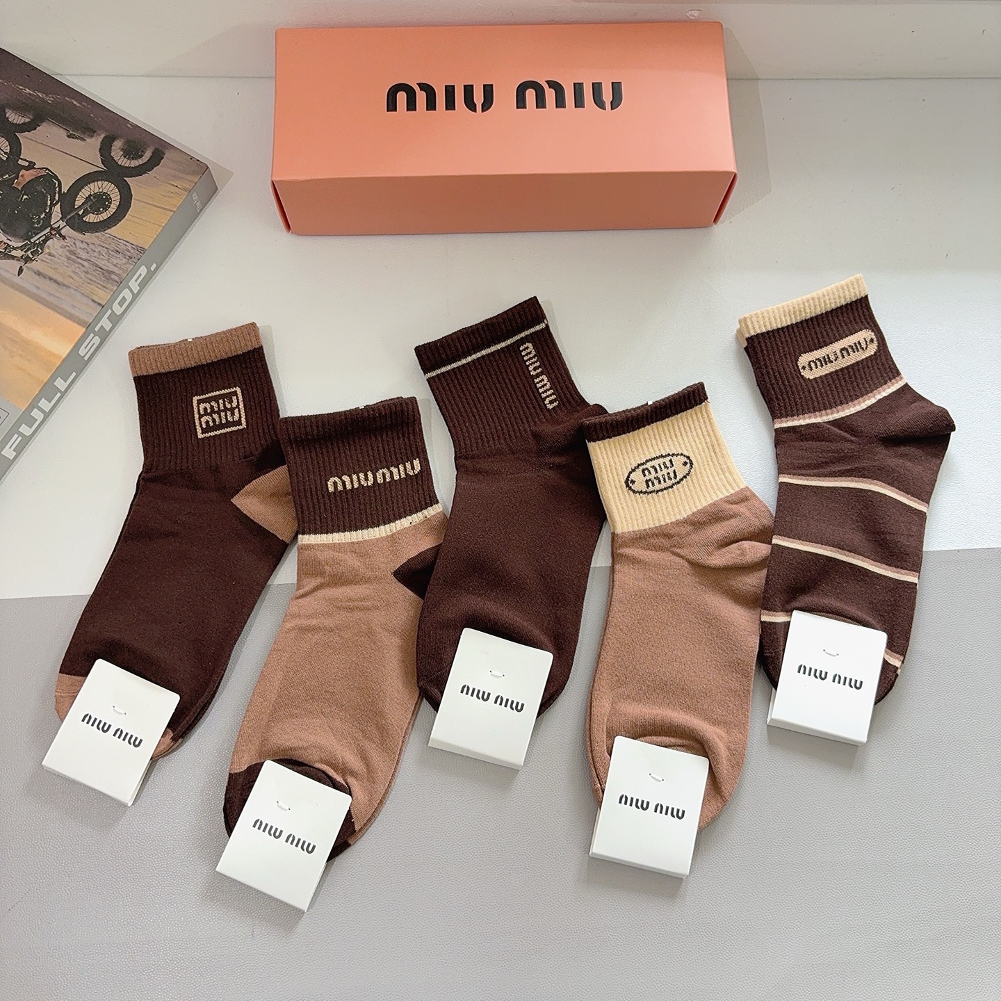 配包装【一盒5双】miumiu · 缪缪 高品质🔥超级爆款网红中筒袜子❗️ins明星网红推荐❗️火爆至极