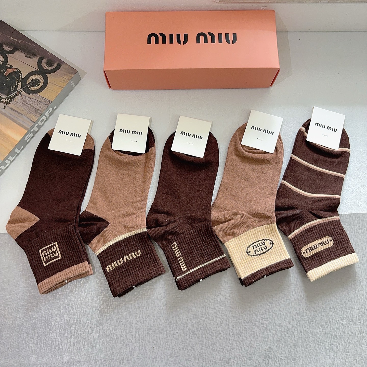 配包装【一盒5双】miumiu · 缪缪 高品质🔥超级爆款网红中筒袜子❗️ins明星网红推荐❗️火爆至极