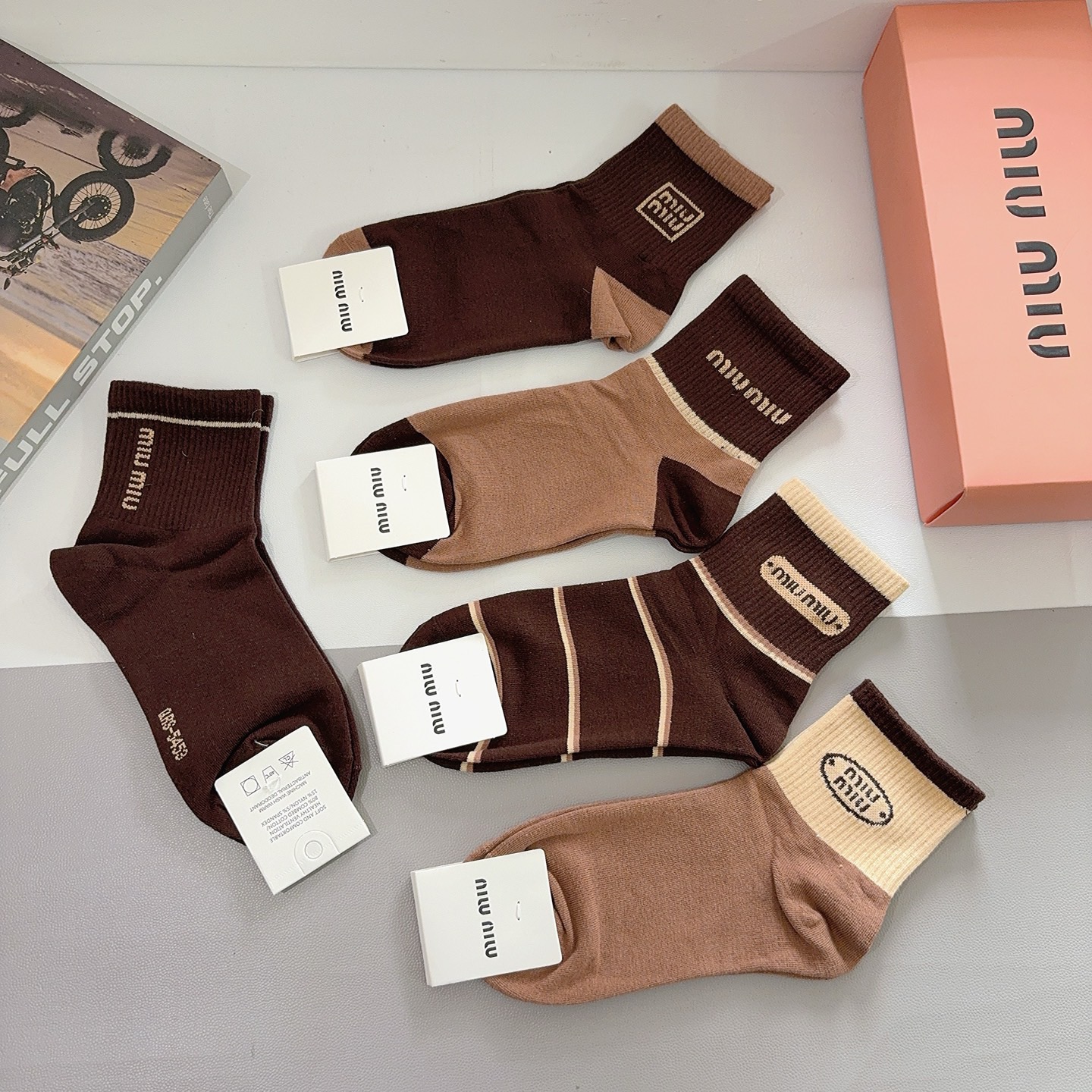 配包装【一盒5双】miumiu · 缪缪 高品质🔥超级爆款网红中筒袜子❗️ins明星网红推荐❗️火爆至极