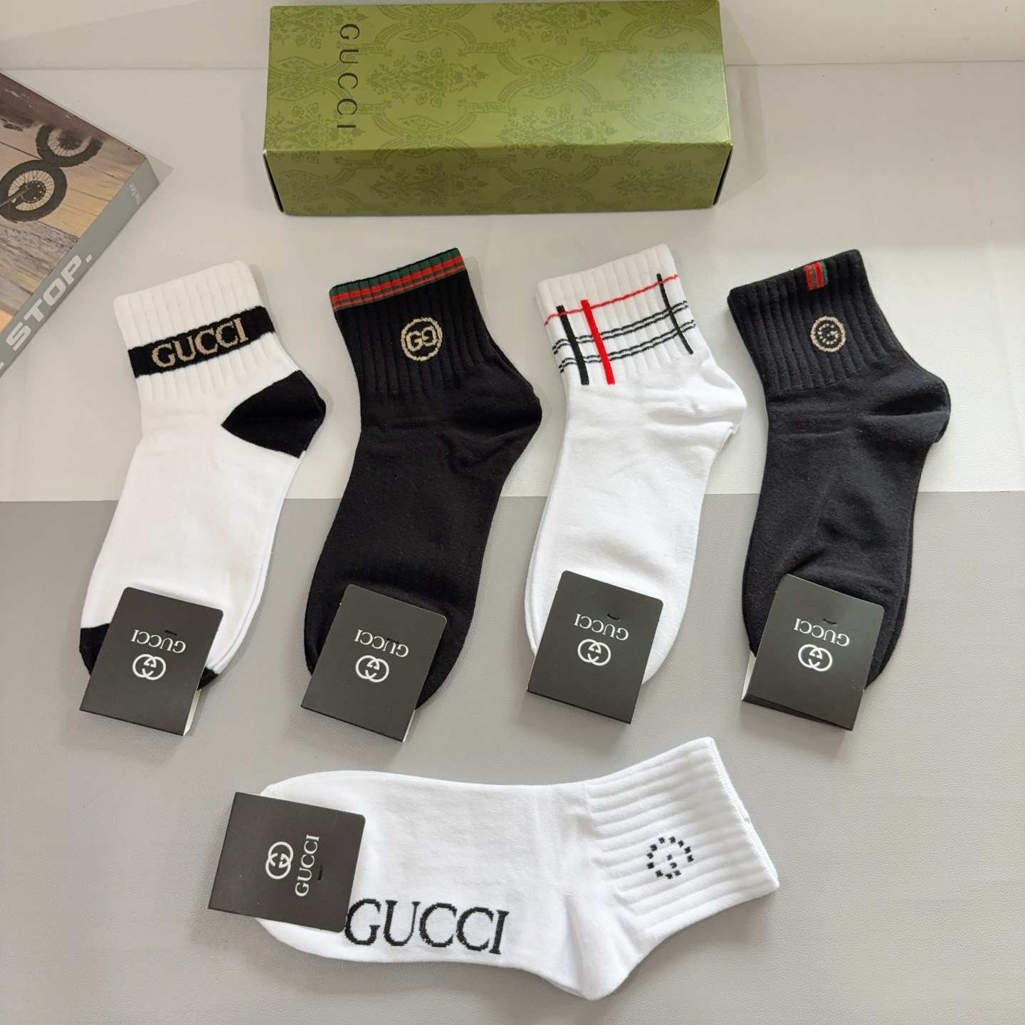 配包装（一盒5双） Gucci 古奇 新款中筒男款袜子，纯棉面料，潮人必备 ，Gucci 爆款，经典双G