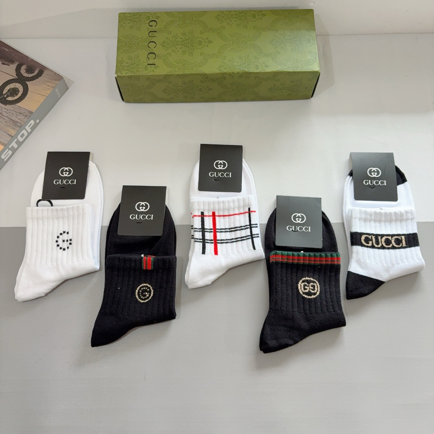 配包装（一盒5双） Gucci 古奇 新款中筒男款袜子，纯棉面料，潮人必备 ，Gucci 爆款，经典双G
