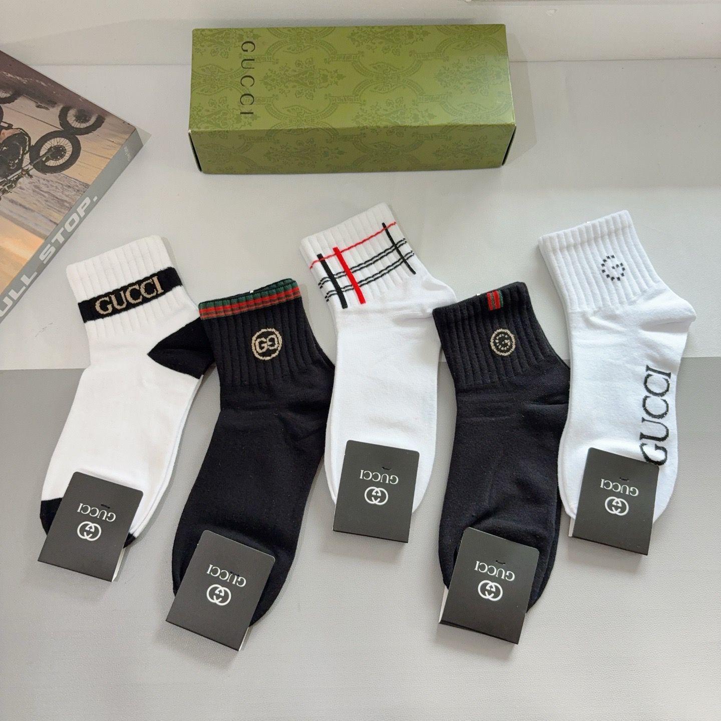 配包装（一盒5双） Gucci 古奇 新款中筒男款袜子，纯棉面料，潮人必备 ，Gucci 爆款，经典双G