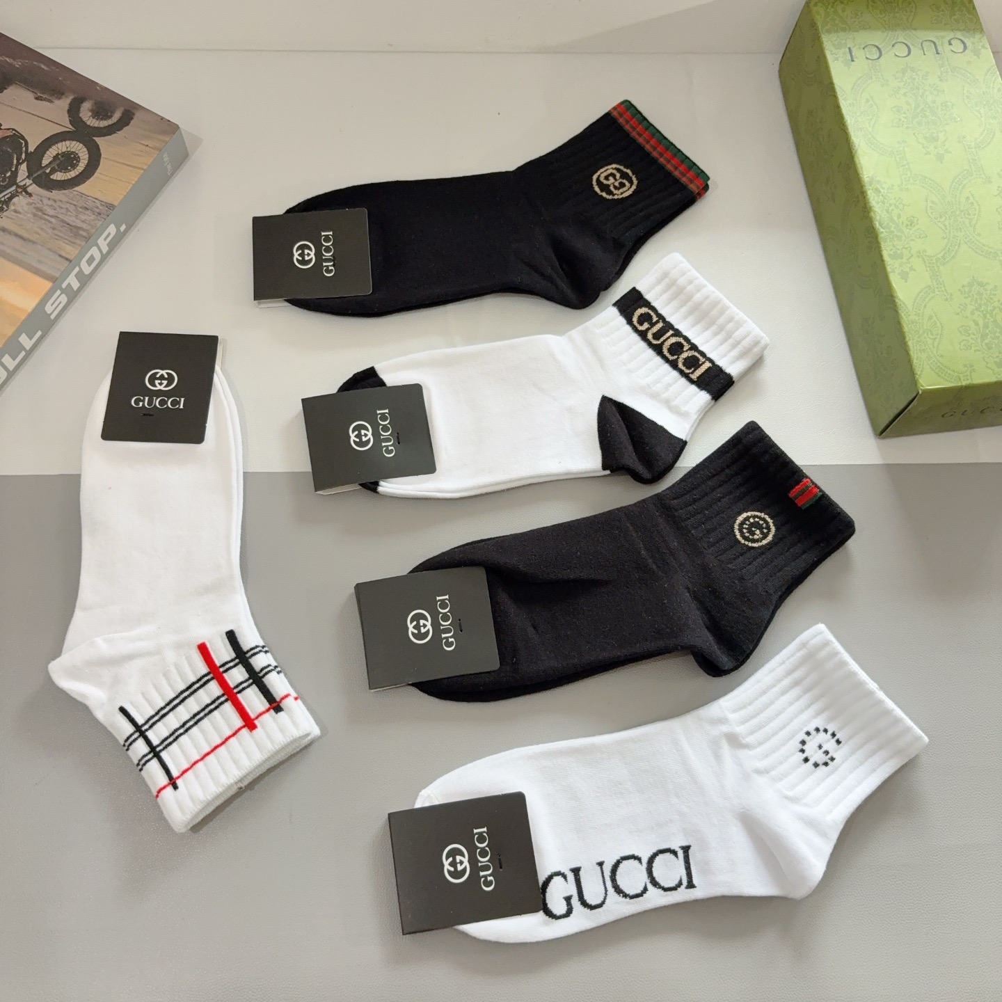 配包装（一盒5双） Gucci 古奇 新款中筒男款袜子，纯棉面料，潮人必备 ，Gucci 爆款，经典双G