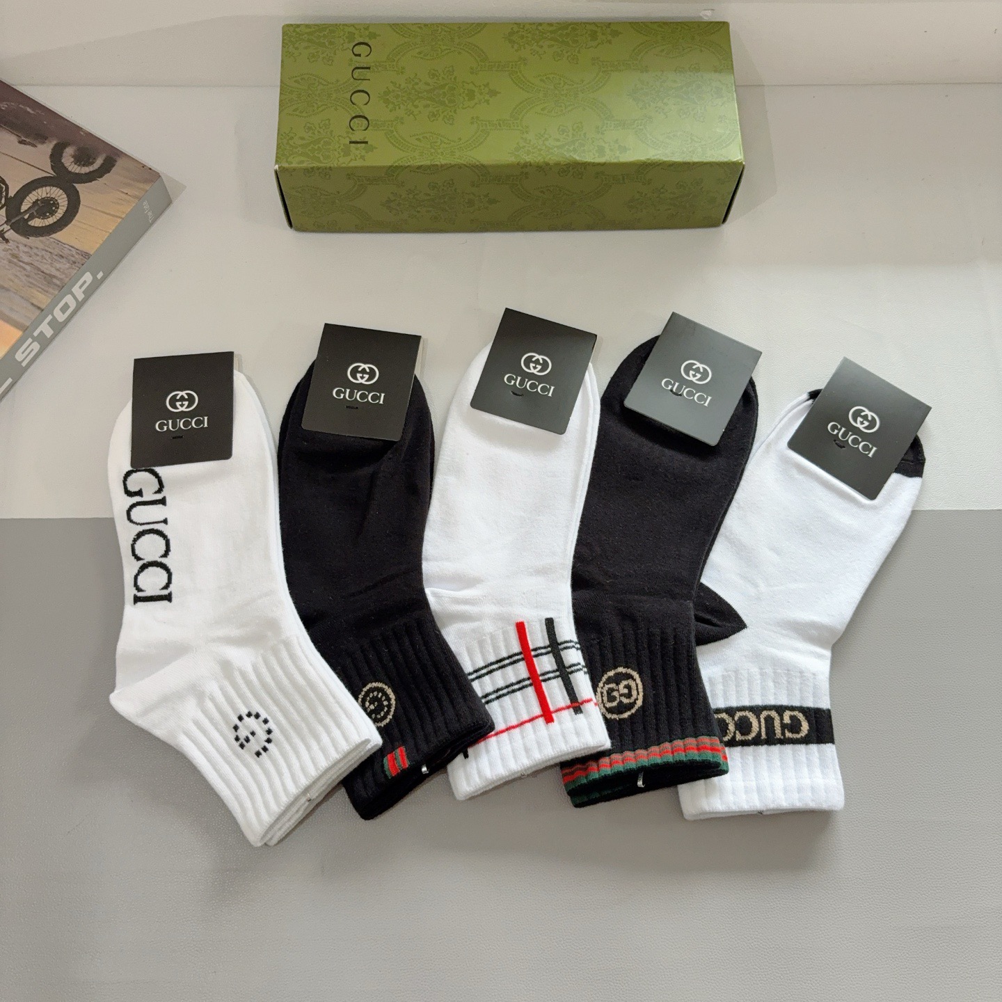 配包装（一盒5双） Gucci 古奇 新款中筒男款袜子，纯棉面料，潮人必备 ，Gucci 爆款，经典双G