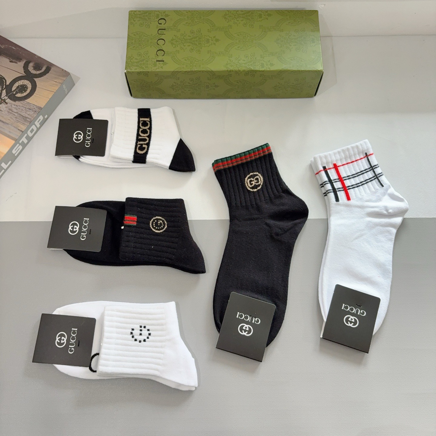 配包装（一盒5双） Gucci 古奇 新款中筒男款袜子，纯棉面料，潮人必备 ，Gucci 爆款，经典双G