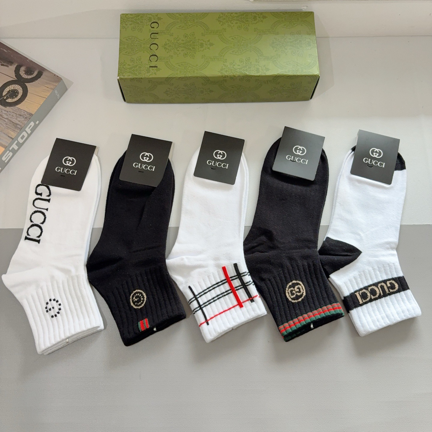配包装（一盒5双） Gucci 古奇 新款中筒男款袜子，纯棉面料，潮人必备 ，Gucci 爆款，经典双G
