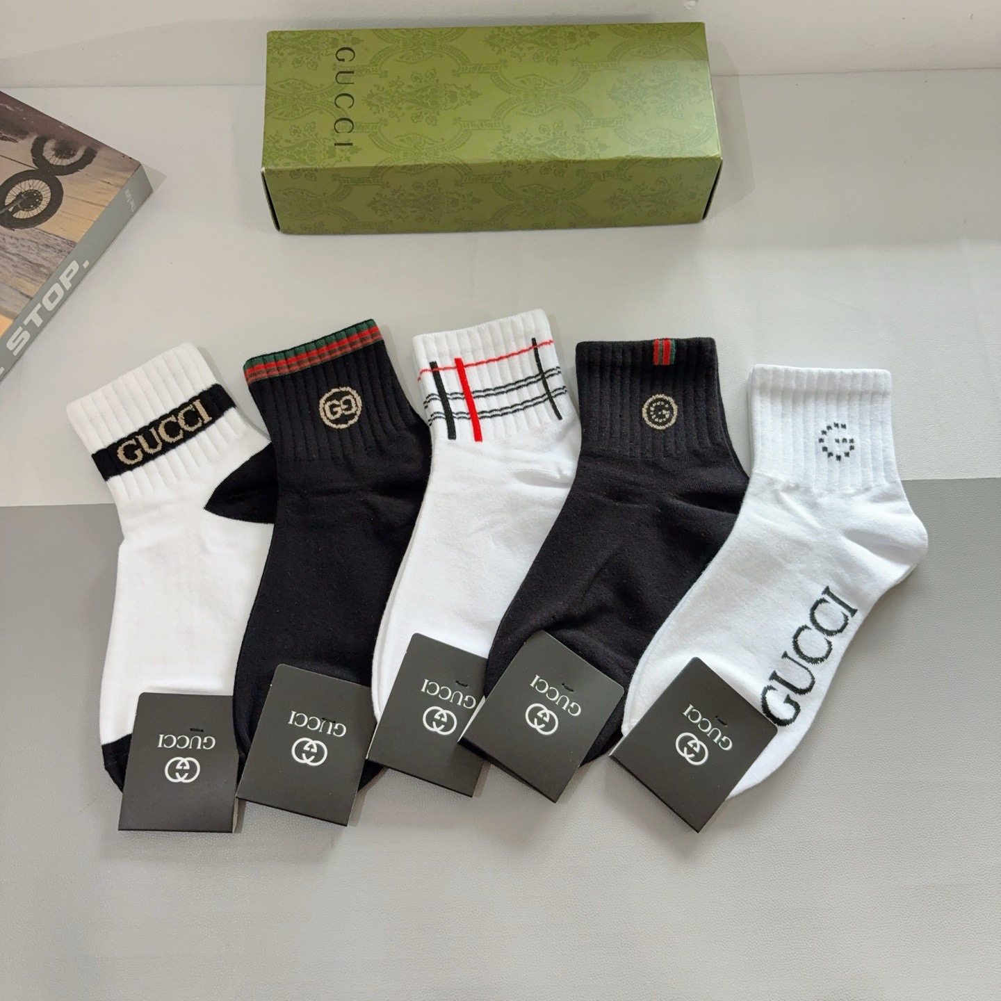 配包装（一盒5双） Gucci 古奇 新款中筒男款袜子，纯棉面料，潮人必备 ，Gucci 爆款，经典双G
