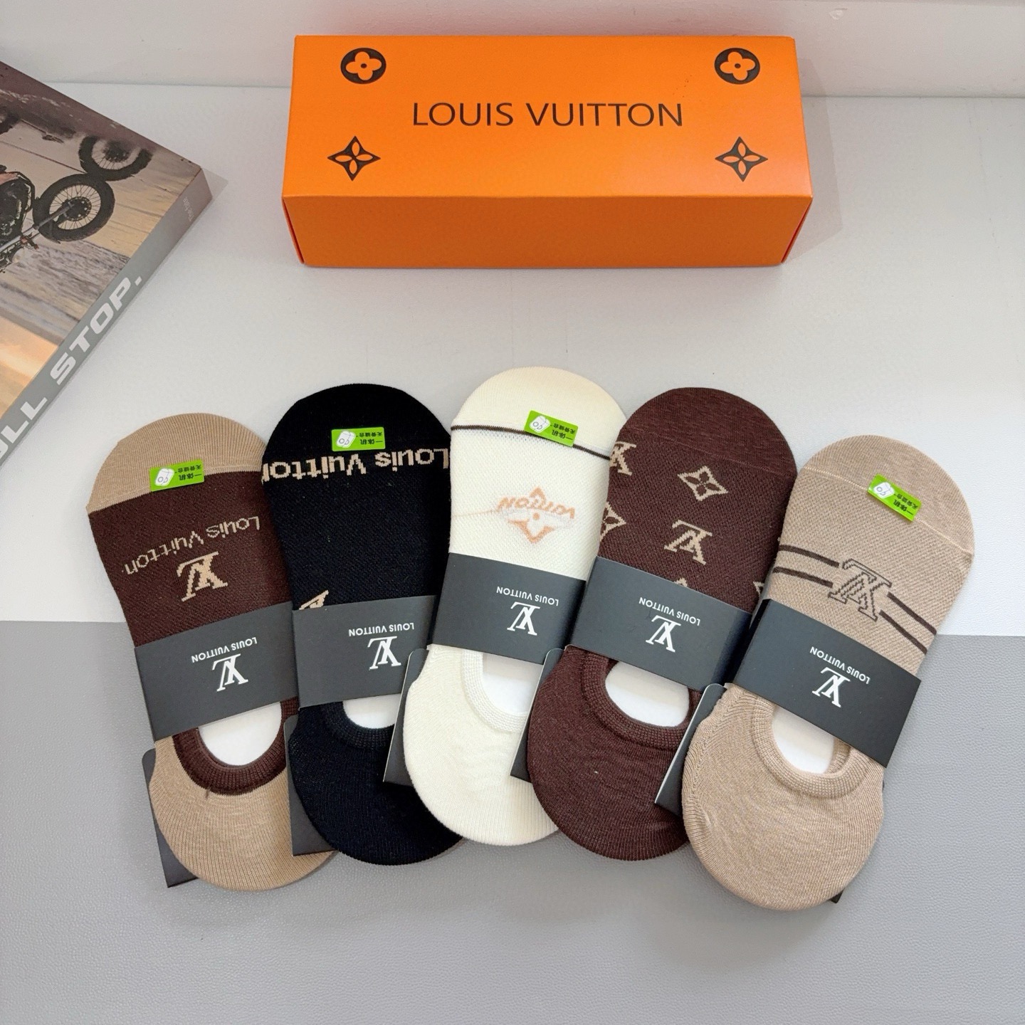 配包装（一盒5双）LV （路易威登） 高版本竹棉船袜，秒杀市场普通货，经典图案logo，专柜同步袜子❗️