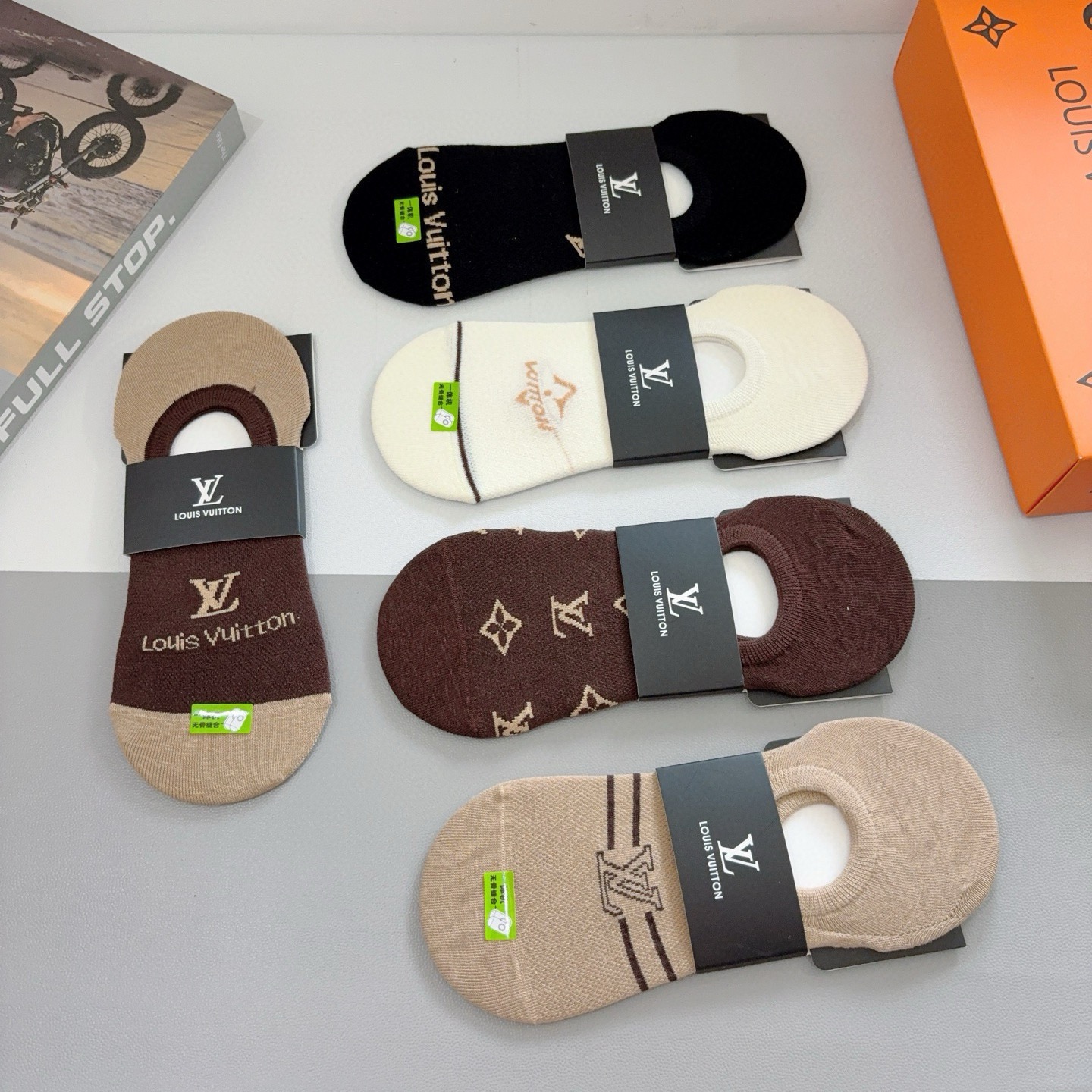 配包装（一盒5双）LV （路易威登） 高版本竹棉船袜，秒杀市场普通货，经典图案logo，专柜同步袜子❗️