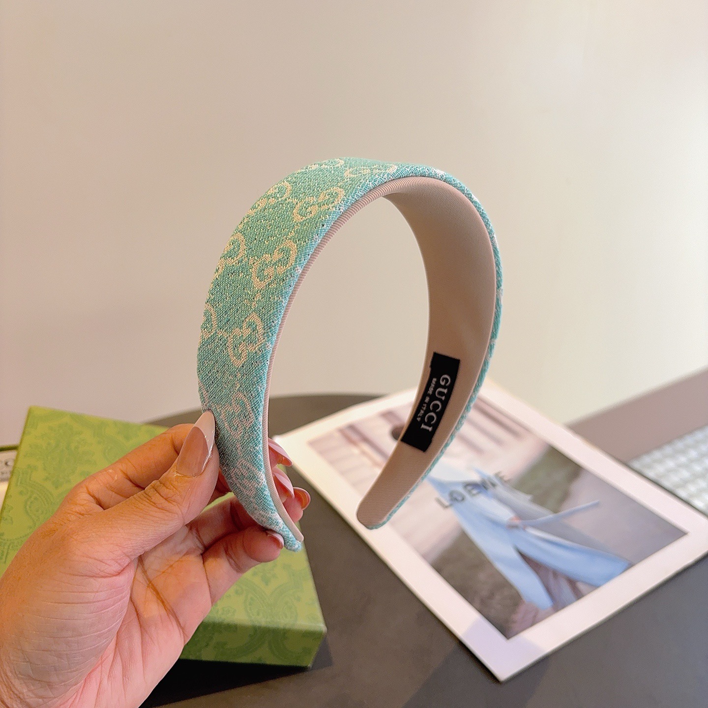 NO:660350,Comes with packaging Gucci's new high-version double-layer headband, comfortable and stress-free to wear, a must-have headgear for styling!  Very fashionable and versatile!  A must-have for goddesses!  Celebrity style. Hairpins, hairpins, gucci, hairpins19860909配包装 Gucci（古奇）新款高版本双层发箍,佩戴舒适无压力,造型搭配必备头饰！非常时尚百搭！女神必备！名媛范儿.发夹,发夹,gucci,hairpins,accessory