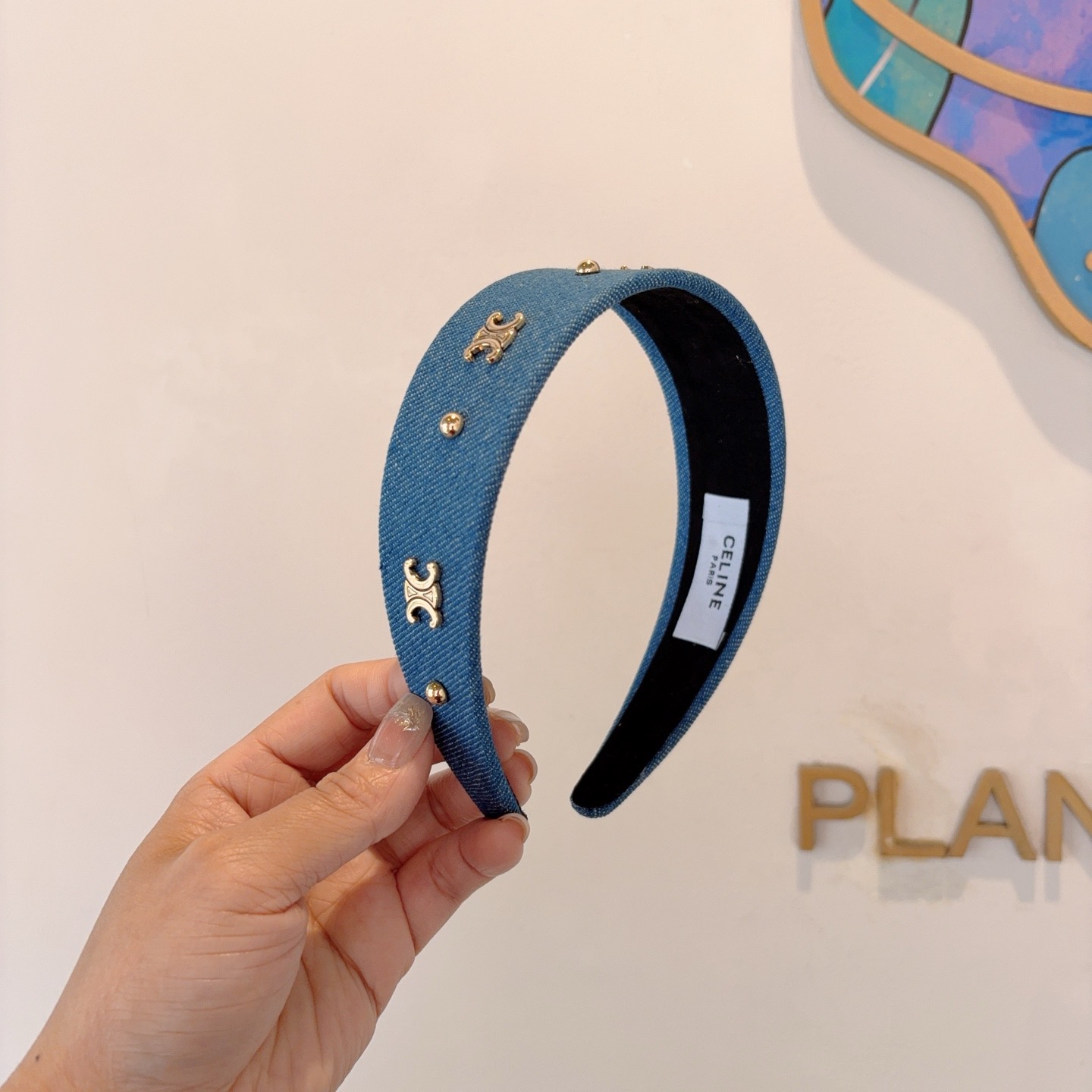 NO:660387,Comes with packaging CELINE (Celine) official classic new denim headband, a must-have headband for goddesses, very comfortable, fashionable and versatile, comfortable and trendy!  hairpins,hairpins,celine,celine,hairpins19860909配包装 CELINE（赛琳）官方经典新款牛仔布发箍,女神必备头箍,非常舒时尚百搭,舒适潮流款！发夹,发夹,celine,celine,hairpins,accessory