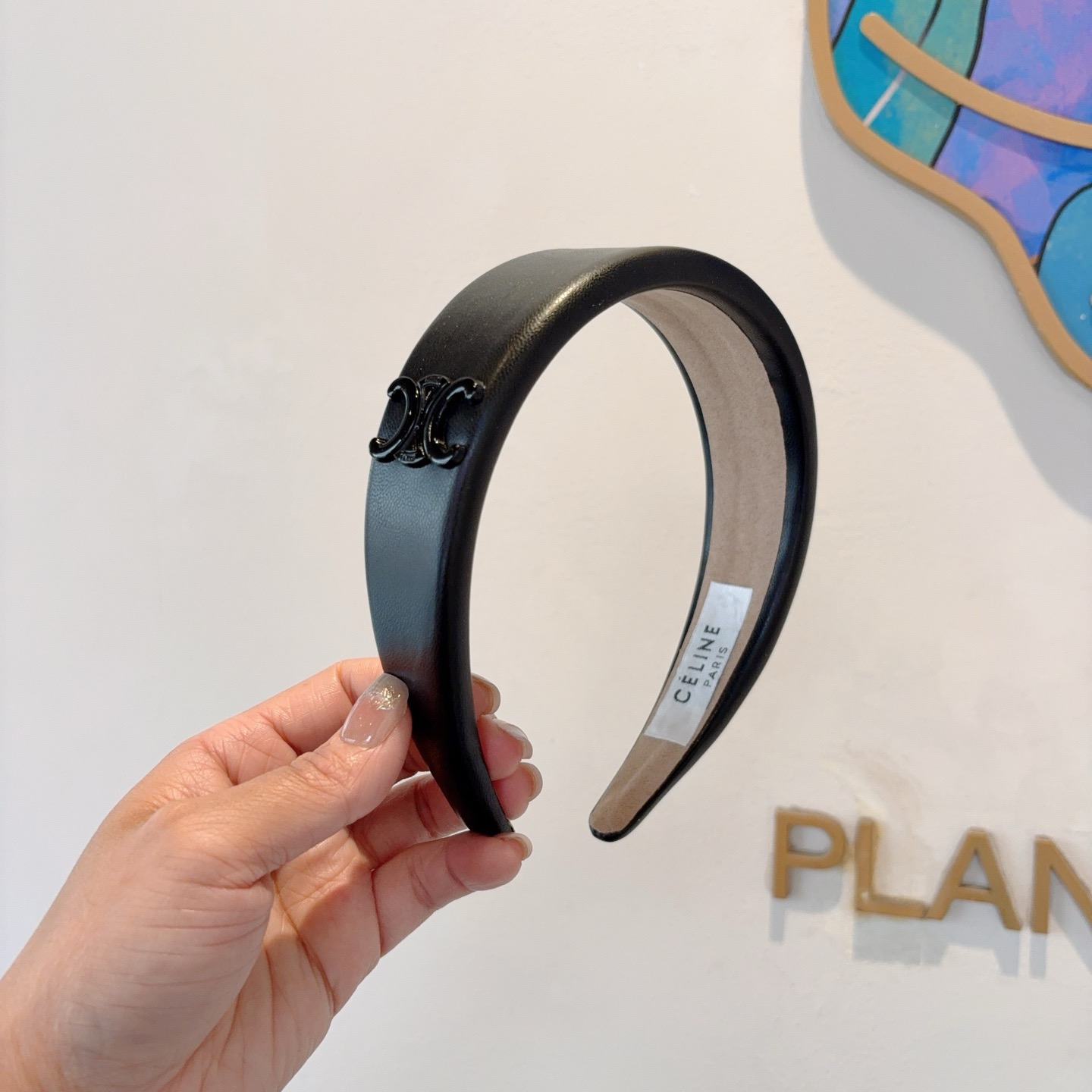 NO:702973,Comes with packaging CELINE Arc de Triomphe classic sheepskin new headband, a must-have headband for goddesses, very comfortable, fashionable and versatile, comfortable and trendy!  hairpins,hairpins,celine,celine,sheepskin,hairpins19860909配包装 CELINE（赛琳）凯旋门经典羊皮新款发箍,女神必备头箍,非常舒时尚百搭,舒适潮流款！发夹,发夹,celine,celine,sheepskin,hairpins,accessory