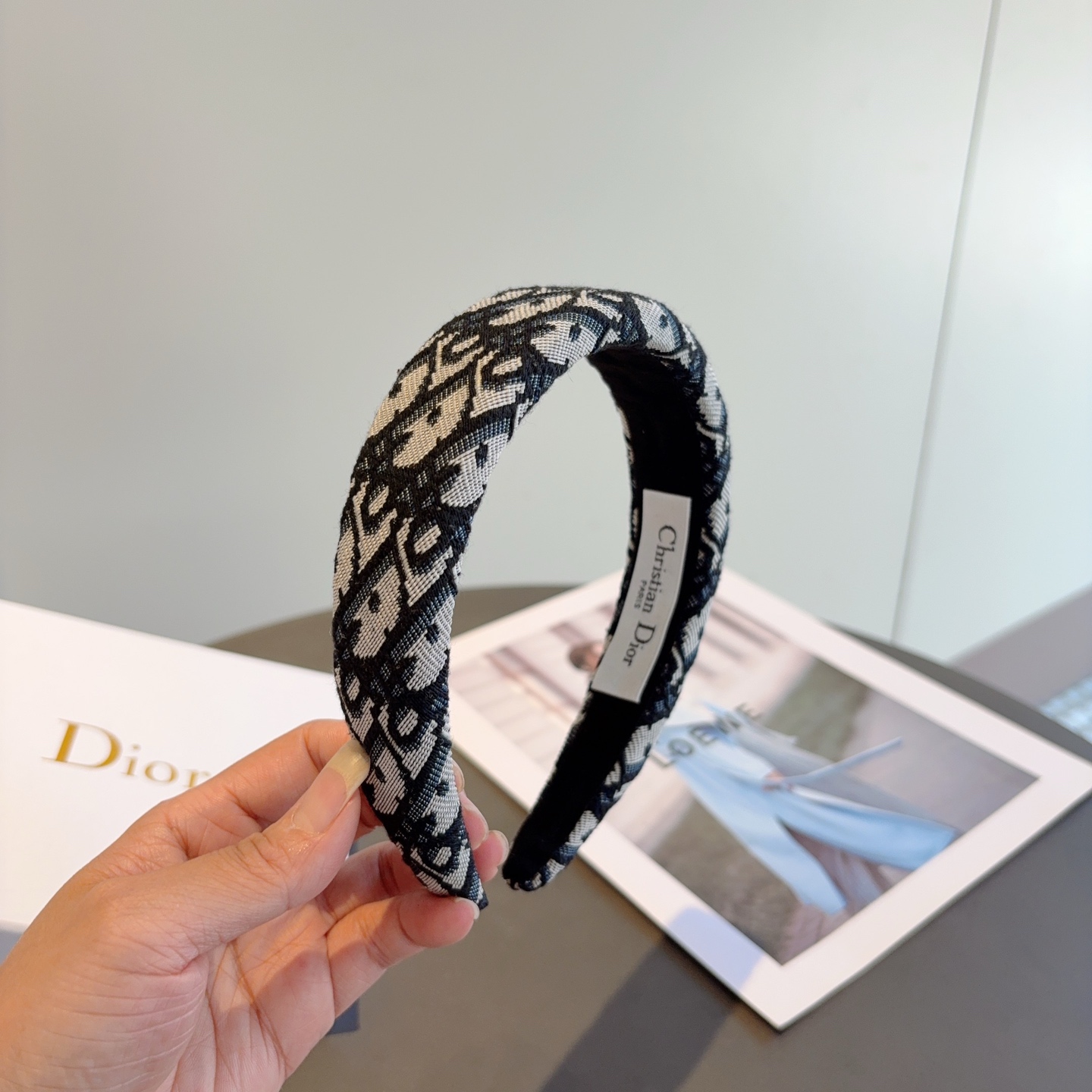 NO:702989,Comes with packaging Dior (Dior) classic new D letter headband, counter quality, let your charm bloom, fresh ladylike style makes fashion easier. Hairpins, hairpins, dior, dior, hairpins19860909配包装 Dior（迪奥） 经典新款D字母发箍,专柜品质 让你的魅力绽放 清新淑女范让时尚更简单.发夹,发夹,dior,dior,hairpins,accessory