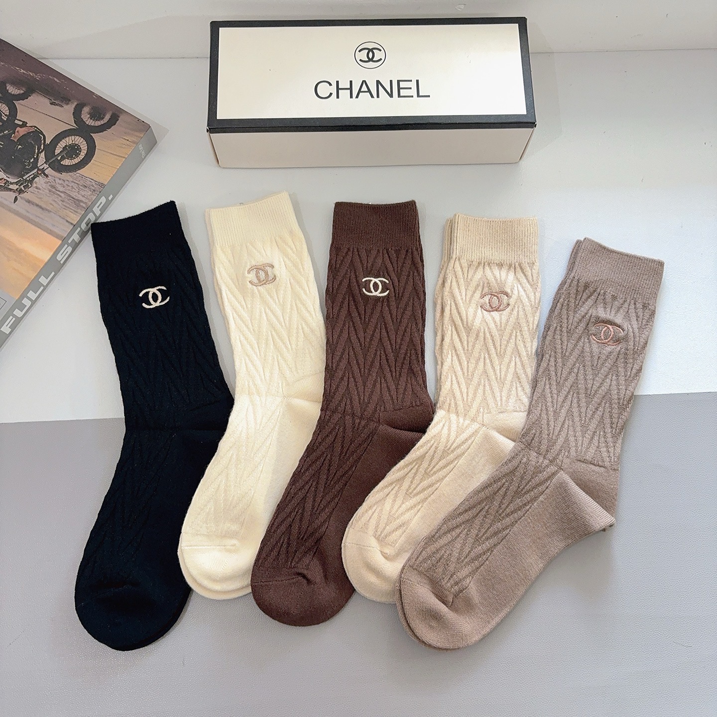 NO:702339,Comes with packaging (5 pairs in a box) CHANEL Chanel's new high-version embroidered cashmere fabric long socks. Synchronized long socks at the counter, big names on the street, a must-have for fashionistas, super easy to match!  socks, stockings, socks, chanel, chanel, socks19860909配包装（一盒5双） CHANEL 香奈儿 新款高版本刺绣羊绒面料长筒袜子.专柜同步长筒袜子,大牌出街,潮人必备超好搭配！袜子,丝袜,袜子,chanel,chanel,socks,accessory