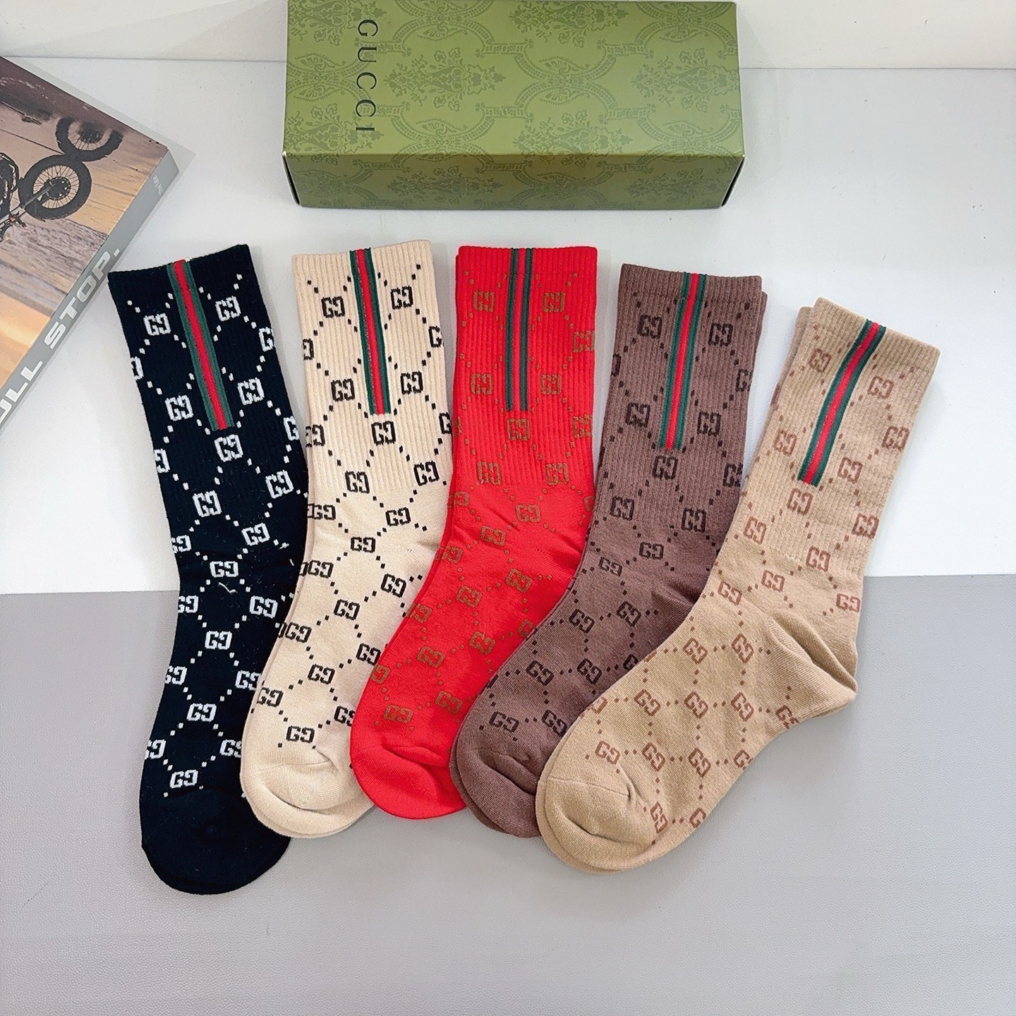 NO:702363,Comes with packaging (5 pairs in a box) Gucci Gucci classic long socks, classic double G pattern logo, big name outing, a must-have for fashionistas, super matching socks, stockings, socks, gucci, socks19860909配包装（一盒5双） Gucci 古奇经典款长筒袜子 经典双G图案logo,大牌出街,潮人必备,超好搭袜子,丝袜,袜子,gucci,socks,accessory