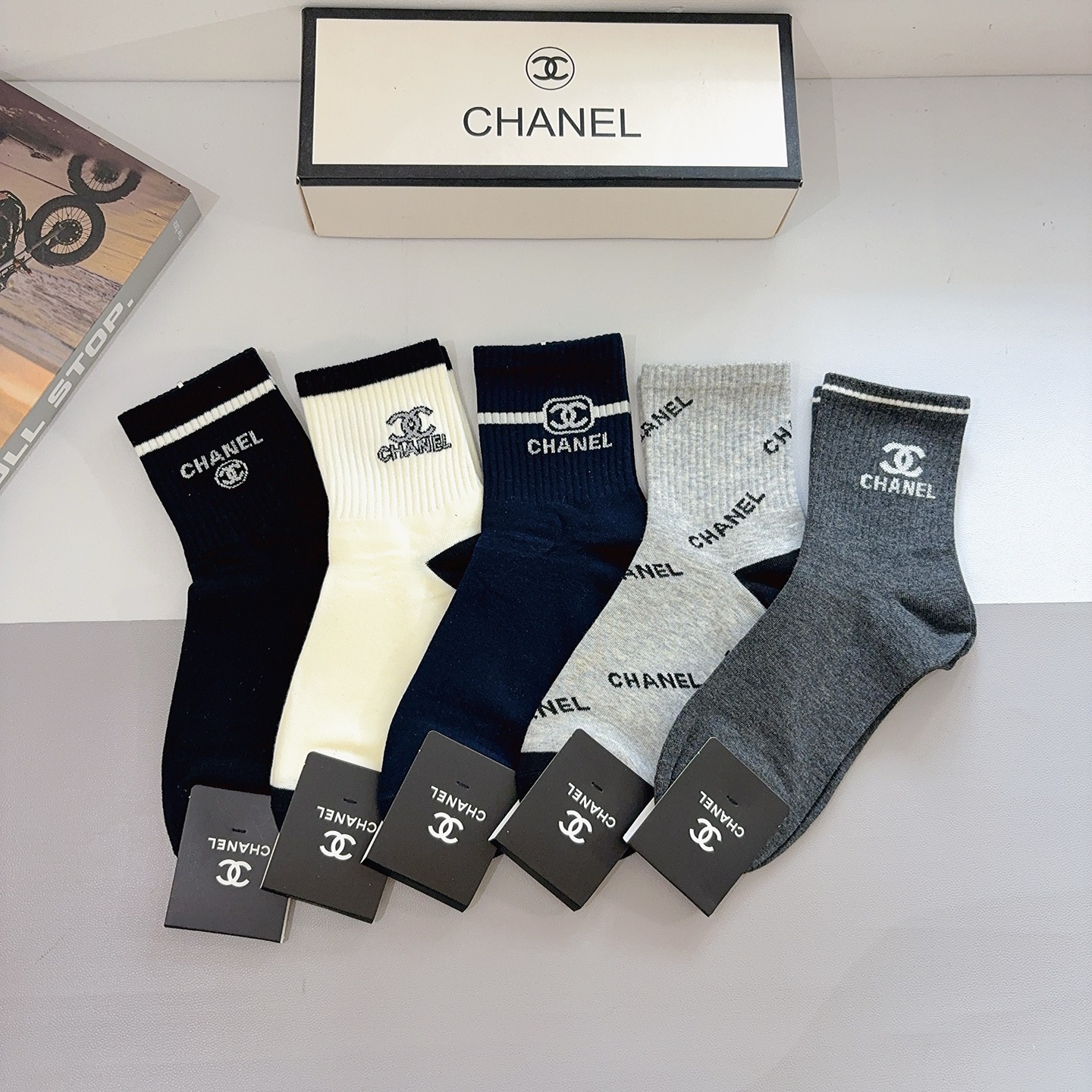 NO:718851,Comes with packaging (5 pairs in a box) CHANEL Chanel super popular men's mid-calf socks, pure cotton fabric, a must-have for fashionistas, personalized, fashionable and versatile!  You deserve it! Super soft material, comfortable and breathable!  socks, stockings, socks, chanel, chanel, socks19860909配包装（一盒5双） CHANEL 香奈儿 超火爆男款中筒袜子、纯棉面料,潮人必备款,个性时尚百搭款,！你值得拥有哦超柔软材质,舒适透气！袜子,丝袜,袜子,chanel,chanel,socks,accessory