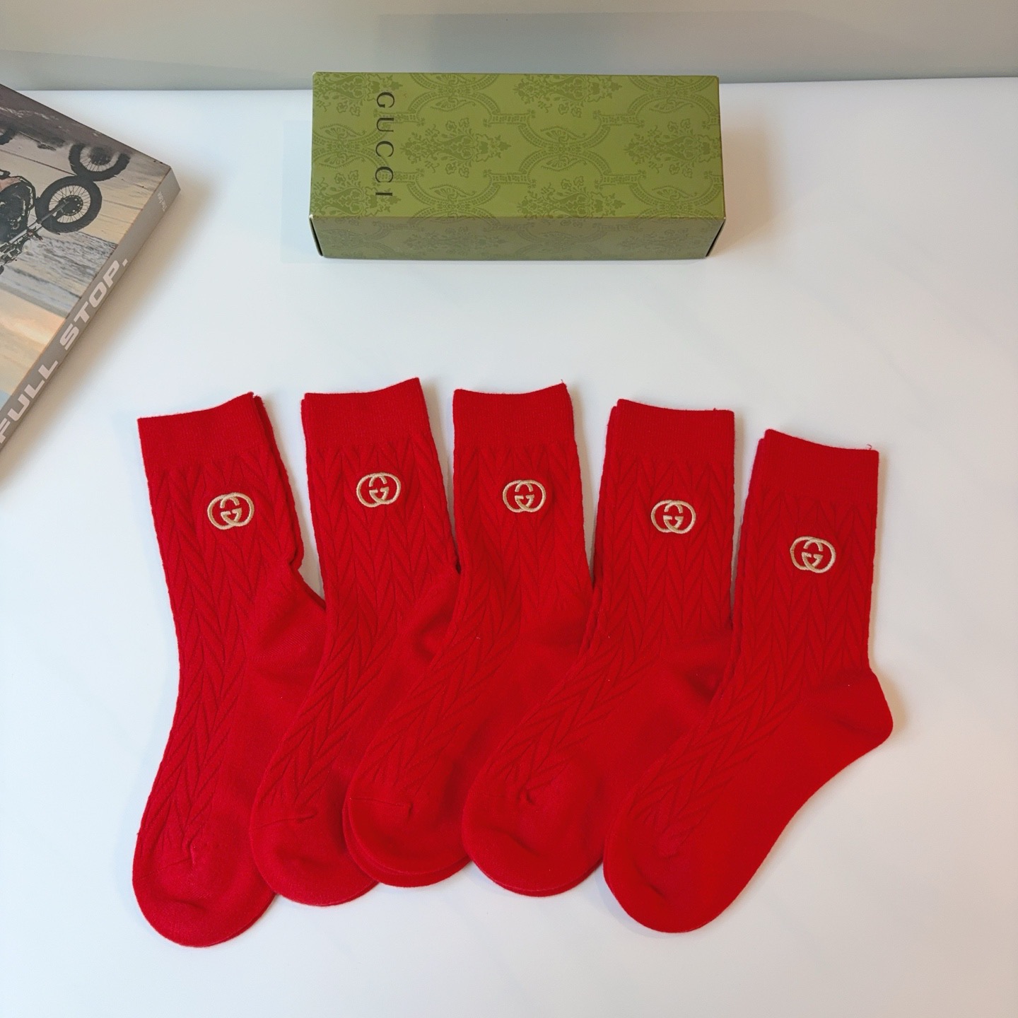 NO:718665,Comes with packaging (5 pairs in a box) Gucci new embroidered long festive red socks cashmere fabric, classic double G, personalized, fashionable and versatile, you deserve it Socks, stockings, socks, gucci, socks19860909配包装（一盒5双） Gucci 古奇 新款刺绣长筒喜庆红色袜子 羊绒面料,经典双G 个性时尚百搭款,你值得拥有哦袜子,丝袜,袜子,gucci,socks,accessory