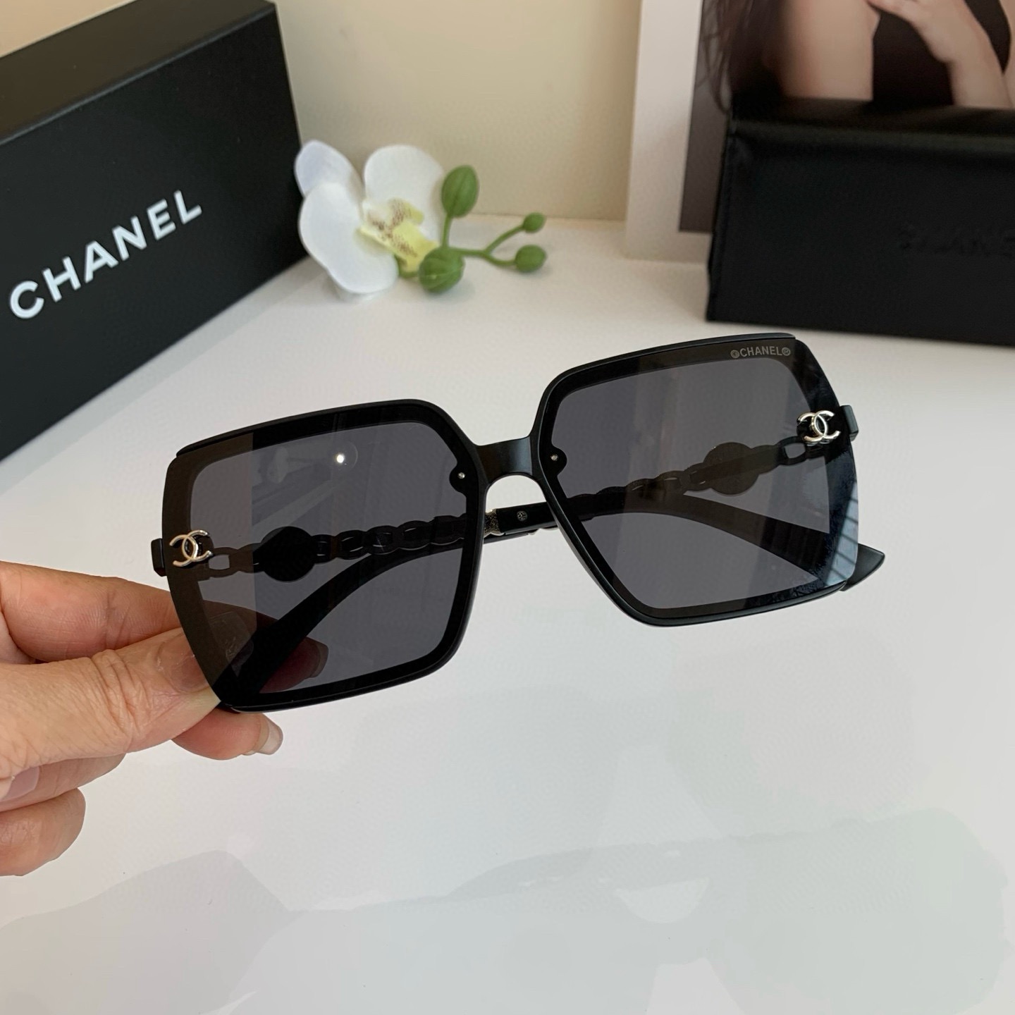 NO:949436,CHANEL Chanel classic small fragrant style chain sunglasses, fashionable and trendy sunshade sunglasses, the same style of street style ins style glasses for Internet celebrities!  glasses, sunglasses, sunglasses, glasses, chanel, chanel19860909CHANEL 香奈儿 经典款小香风链条太阳镜 时尚潮流遮阳墨镜 网红同款街拍ins风眼镜！眼镜墨镜太阳镜,眼镜,chanel,chanel,glasses
