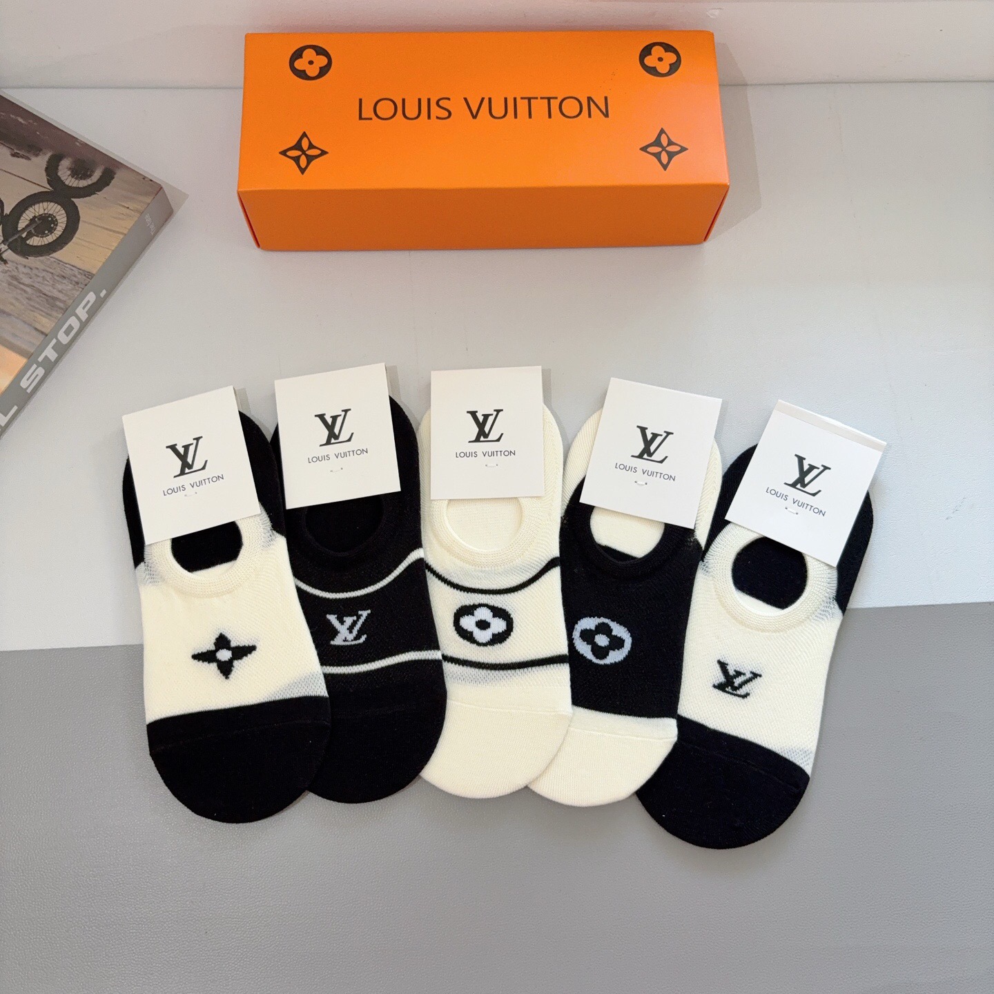 NO:718955,Comes with packaging [5 pairs in a box] LV · Louis Vuitton's new internet celebrity socks, short boat socks, made of bamboo cotton, light, soft and breathable, suitable for all seasons Socks, stockings, socks, louis vuitton, louis vuitton, socks19860909配包装【一盒5双】 LV · 路易威登新款网红袜子短款船袜竹棉材质,轻薄柔软透气,四季通用 袜子,丝袜,袜子,louis vuitton,louis vuitton,socks,accessory