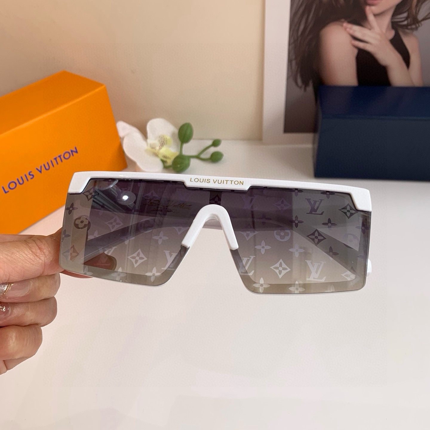 NO:765385,LV Louis Vuitton Classic Series Square Frame Sunglasses, cool and handsome, very popular on the street, good-looking, super stylish and small in face, unisex model!  glasses, sunglasses, sunglasses, glasses, louis vuitton, louis vuitton19860909LV路易威登 经典系列方框太阳眼镜 酷帅炸街 ,好看上脸超大气显脸小 男女通用款！眼镜墨镜太阳镜,眼镜,louis vuitton,louis vuitton,glasses