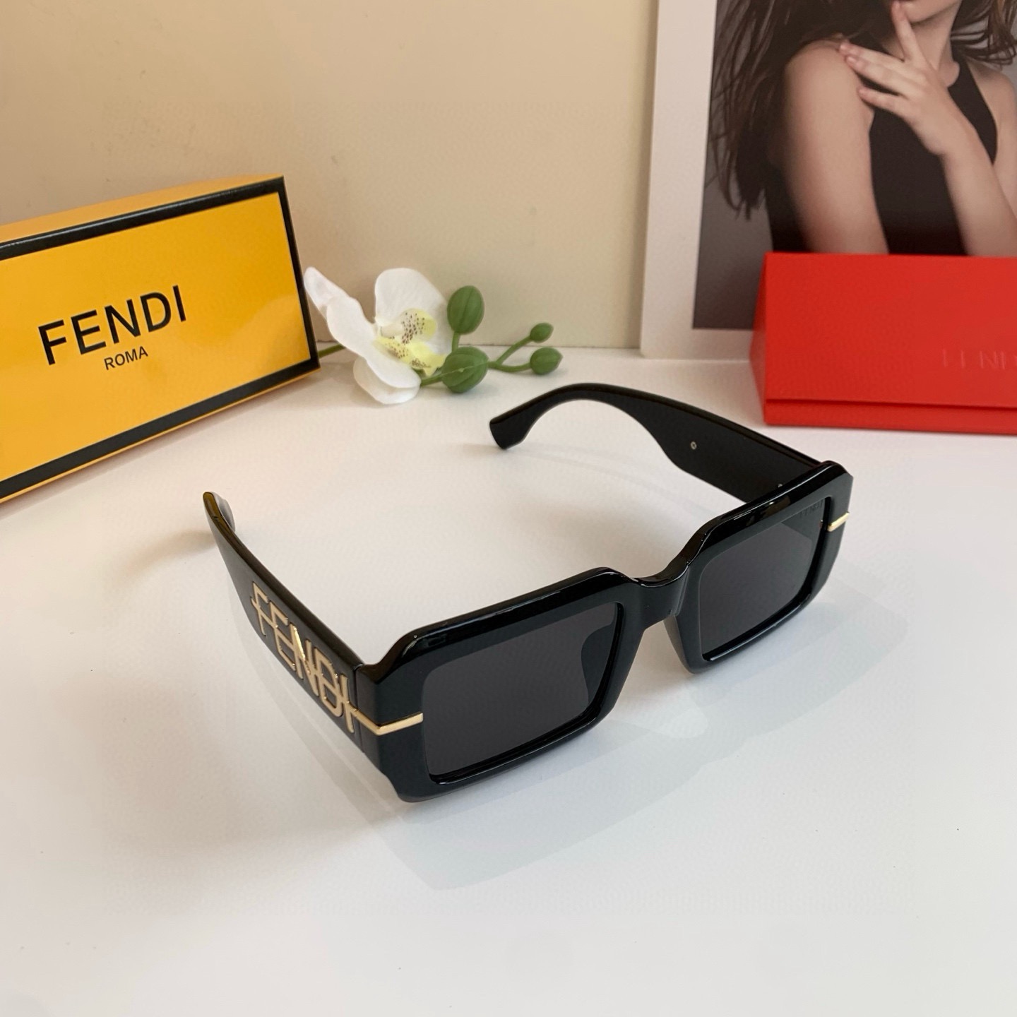 NO:765391,FENDI Fendi's new small square frame sunglasses, fashionable sunshade sunglasses, the trend king, can be worn by both men and women ~ the most versatile style!  glasses, sunglasses, sunglasses, glasses, fendi, fendi19860909FENDI芬迪 新款小方框太阳镜 时尚遮阳墨镜 潮流王 男女都可以戴噢~最百搭的款式！眼镜墨镜太阳镜,眼镜,fendi,fendi,glasses