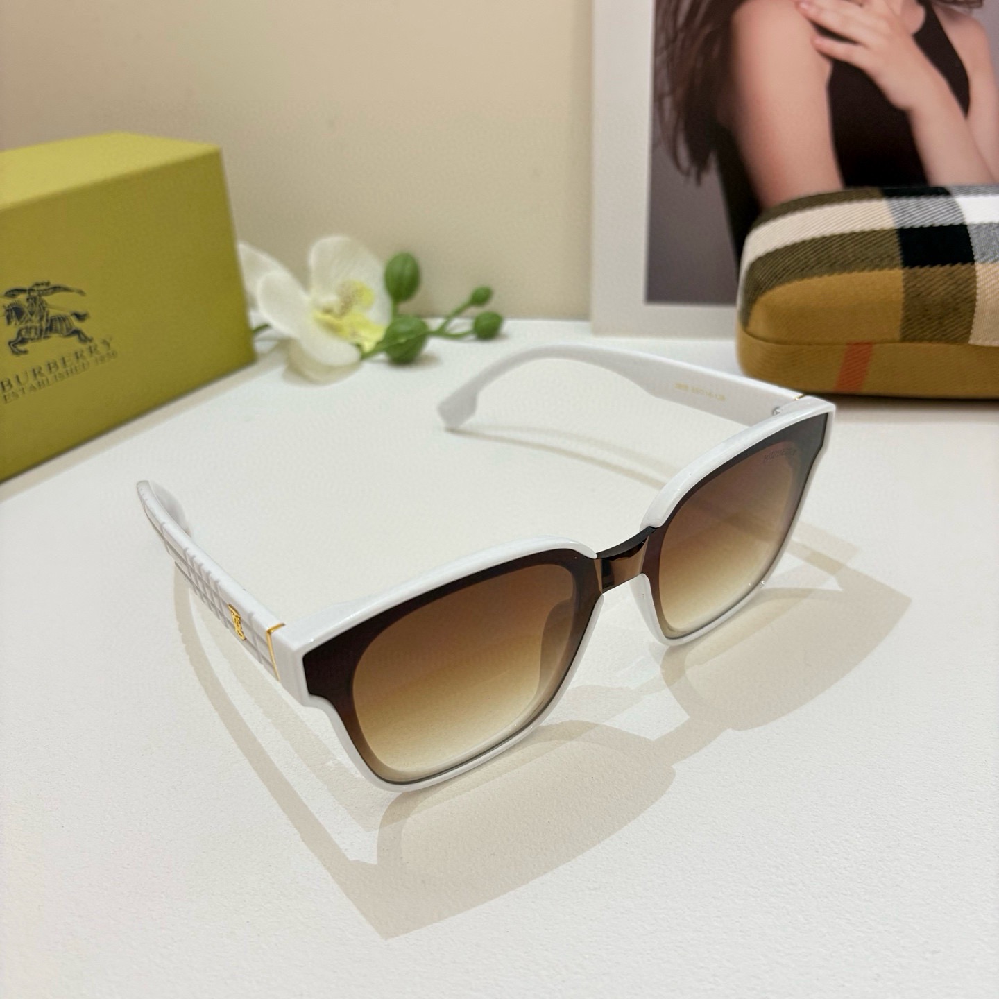 NO:765405,BURBERRY Internet celebrity classic luxury fashion square sunglasses [Proud] Extraordinary temperament Trendy sunglasses glasses sunglasses sunglasses, glasses, burberry, burberry19860909BURBERRY巴宝莉 网红经典款奢华时尚方框太阳镜[得意] 气质非凡 潮流墨镜眼镜墨镜太阳镜,眼镜,burberry,burberry,glasses