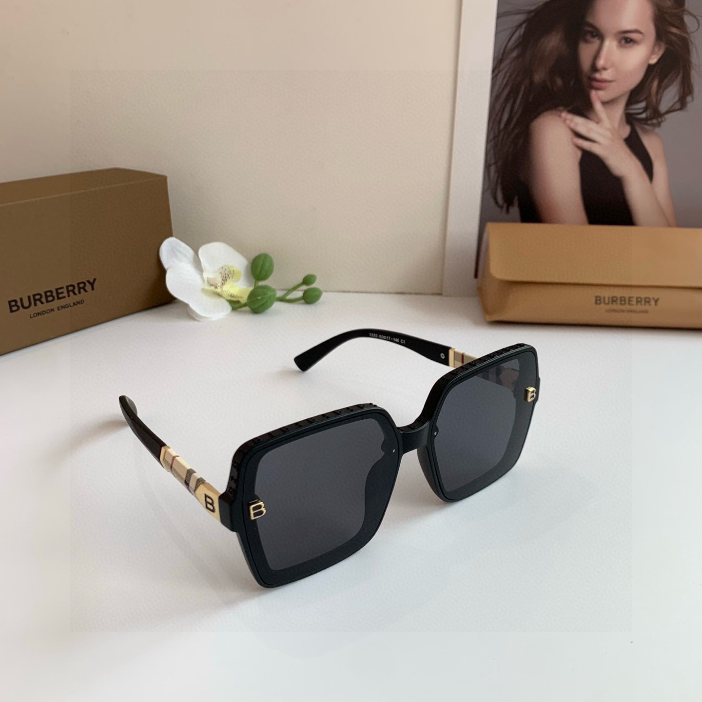 NO:765508,BURBERRY Burberry's new European and American fashionable square-frame sunglasses [Proud] Internet celebrity street style ins style glasses, extraordinary temperament and trendy sunglasses, glasses, sunglasses, sunglasses, glasses, burberry, burberry19860909BURBERRY巴宝莉 新款欧美时尚方框太阳镜[得意]网红街拍ins风眼镜 气质非凡潮流墨镜眼镜墨镜太阳镜,眼镜,burberry,burberry,glasses