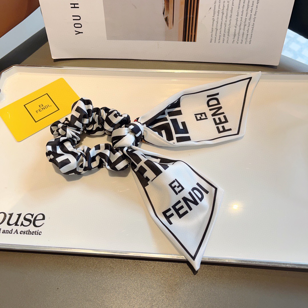 配包装FENDI （芬迪）双F字母飘带马尾发圈 蝴蝶结肠圈，高档韩版皮筋，经典花型设计， 高端大气，名媛