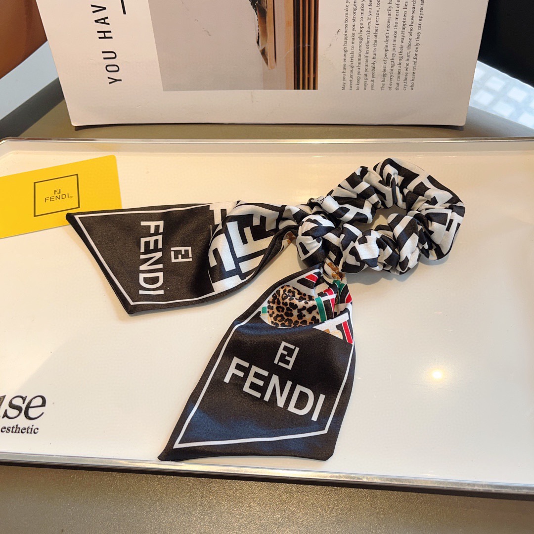 配包装FENDI （芬迪）双F字母飘带马尾发圈 蝴蝶结肠圈，高档韩版皮筋，经典花型设计， 高端大气，名媛