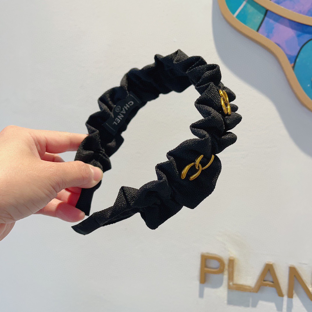 配包装CHANEL（香奈儿）最新款小香发箍，香奶奶头箍，复古头箍，网红爆款推荐 超精致，时尚百搭！